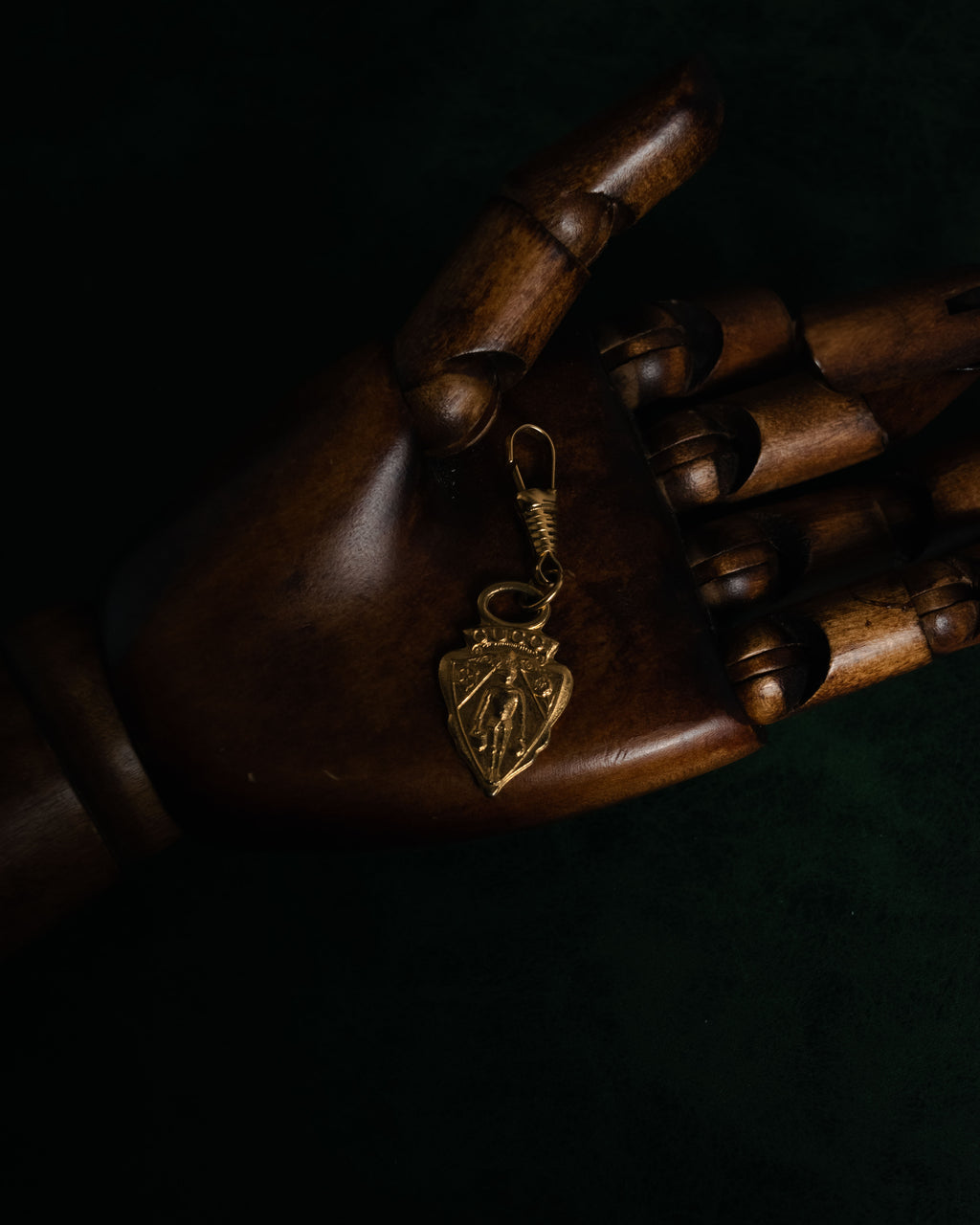 “GUCCI” 70’s-80’s Crest shield charm with spring clasp