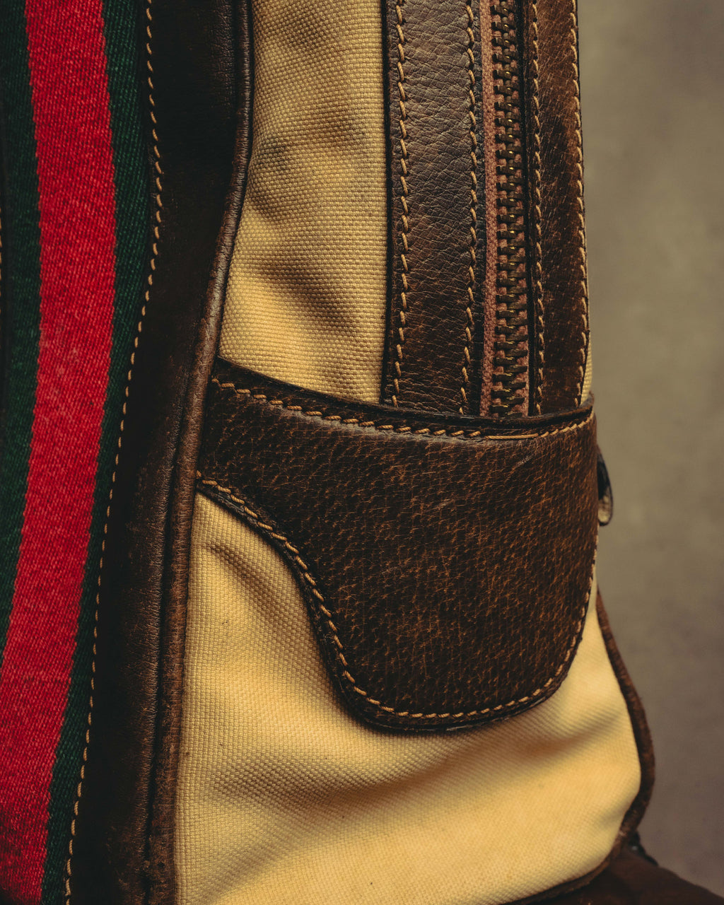 "GUCCI" 70's Iconic web travel shoulder bag