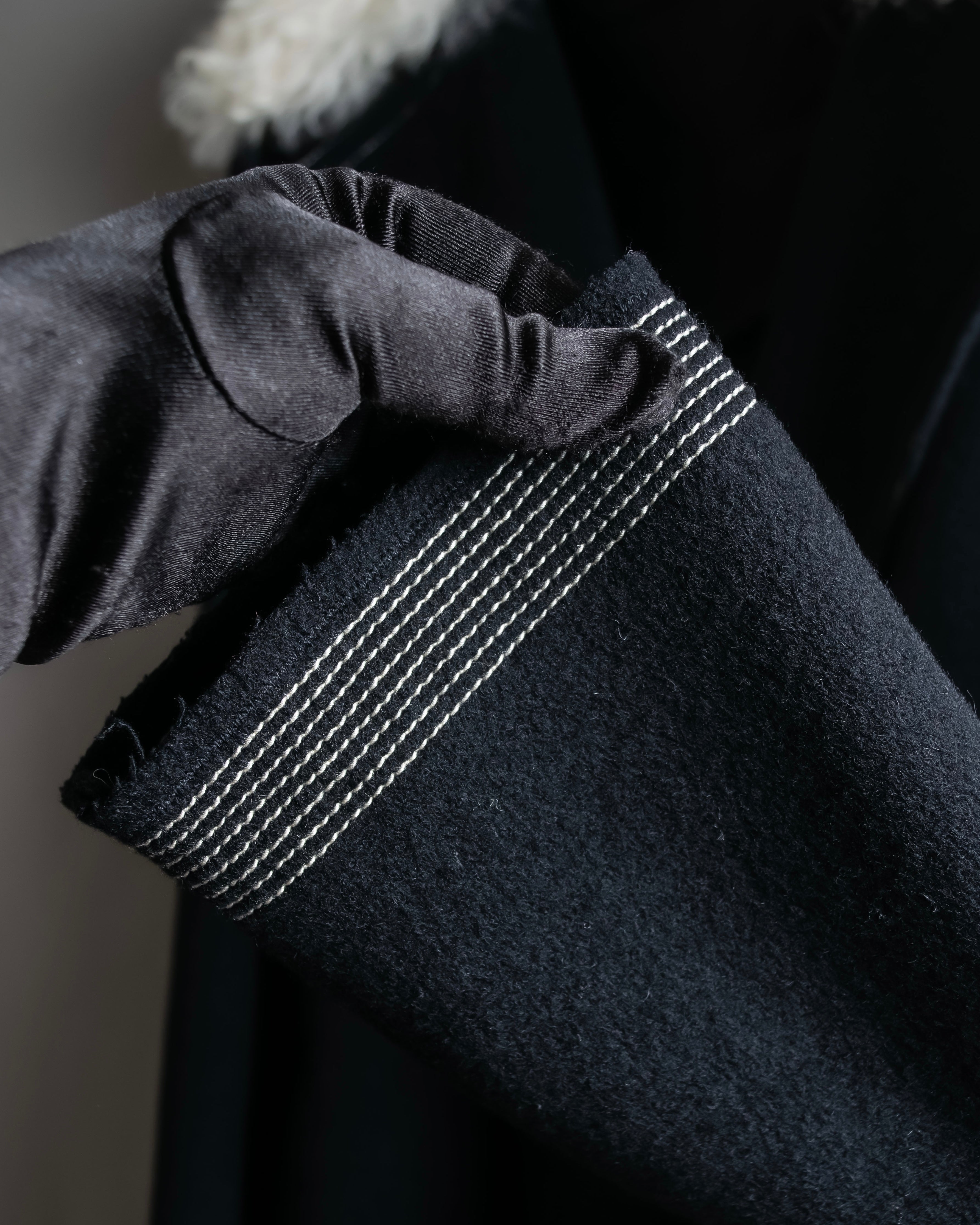 "HELMUT LANG" Fur collar belted long coat