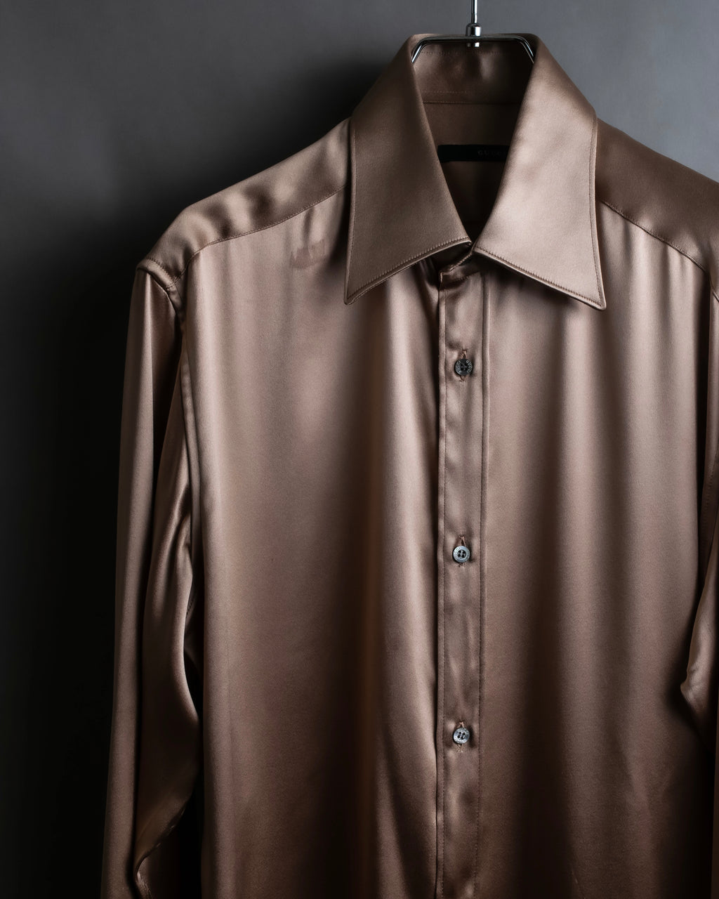 "GUCCI" Ecru beige glossy wide collar shirt