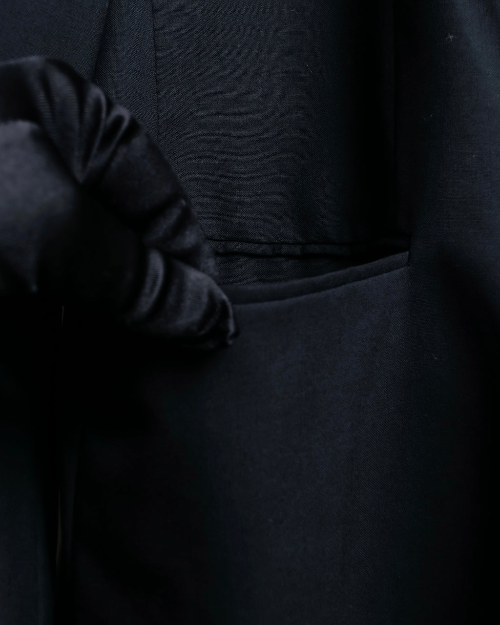 “INCOGUITO“ Shiny peak lapel double breasted tailored jacket