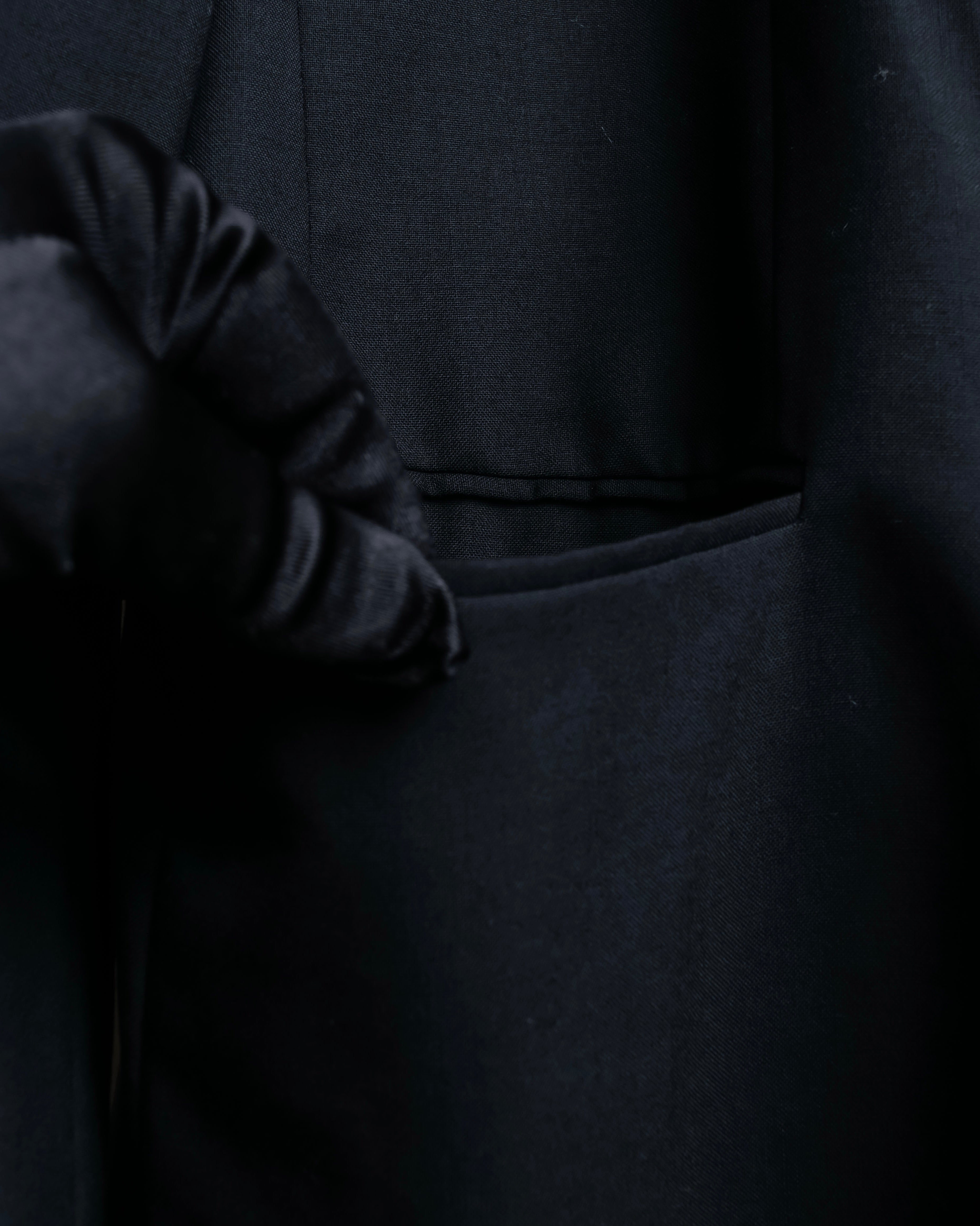 “INCOGUITO“ Shiny peak lapel double breasted tailored jacket