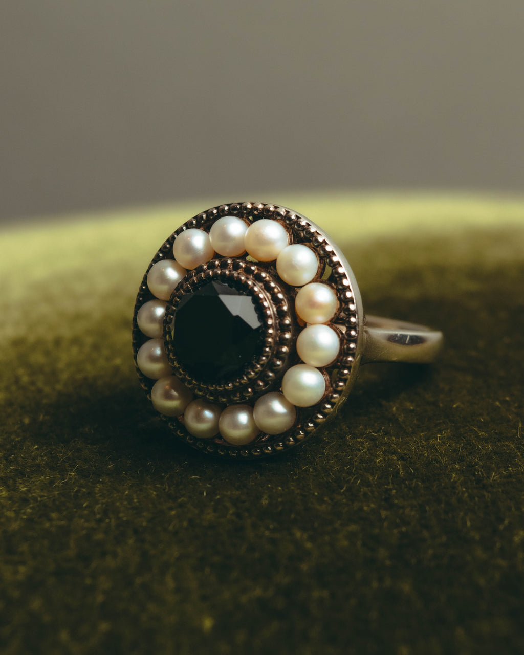 -SPECIAL- “Tiffany & Co.” 2000’s Pearl and black stone Ziegfeld cocktail ring