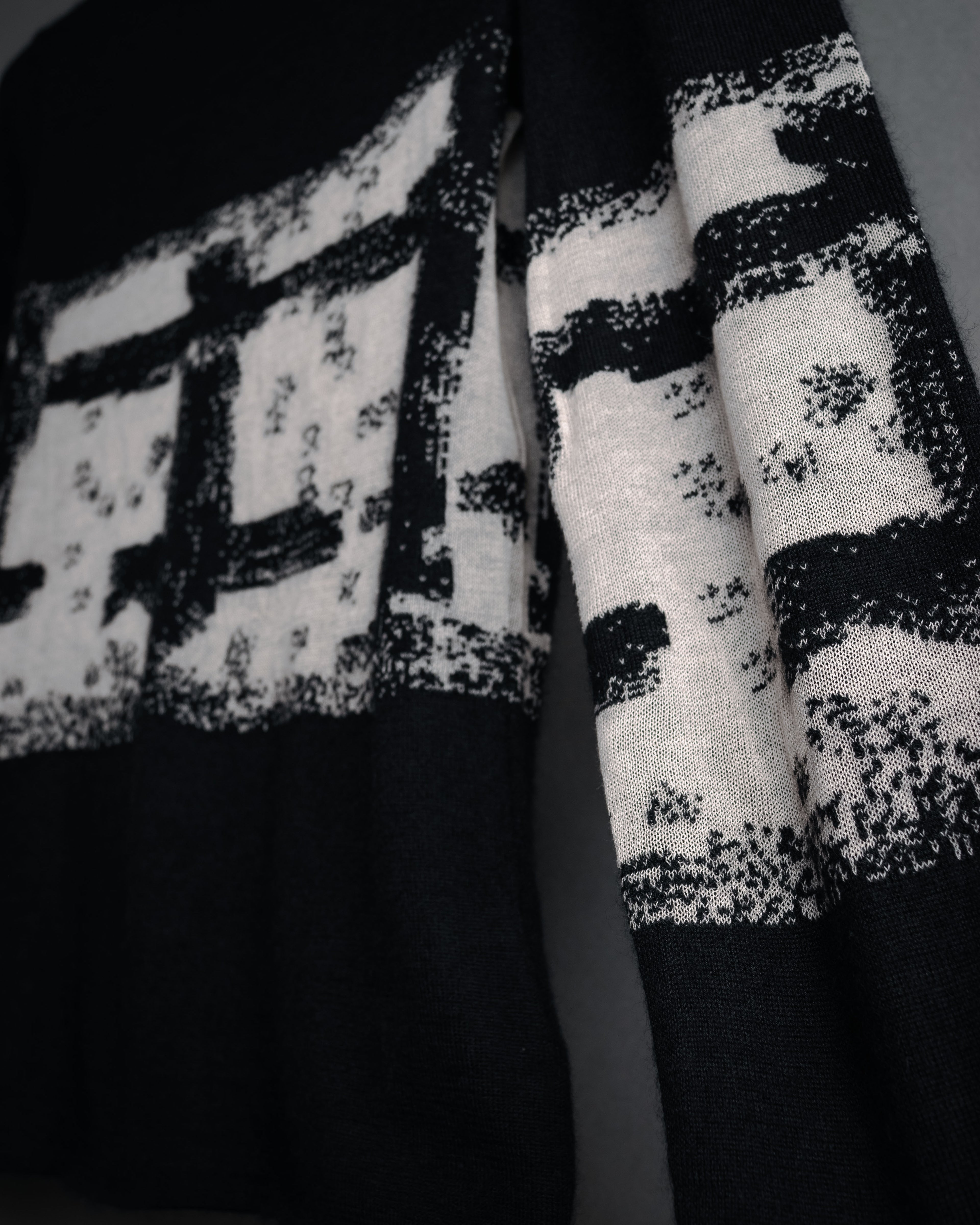 “CHANEL” 90’s-00’s Abstract grid knit top