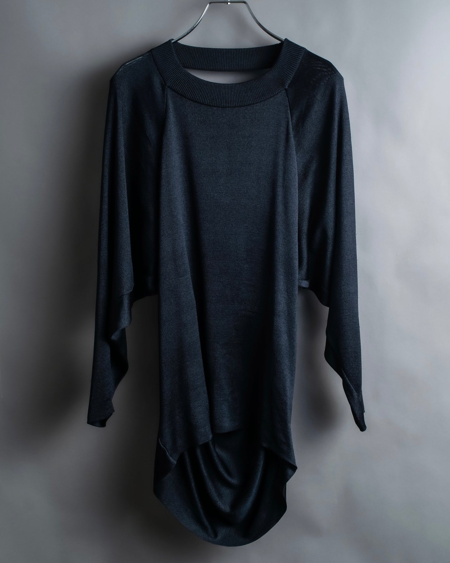 "ISSEY MIYAKE" Open back design pullover and easy pants 
silk fabric set up