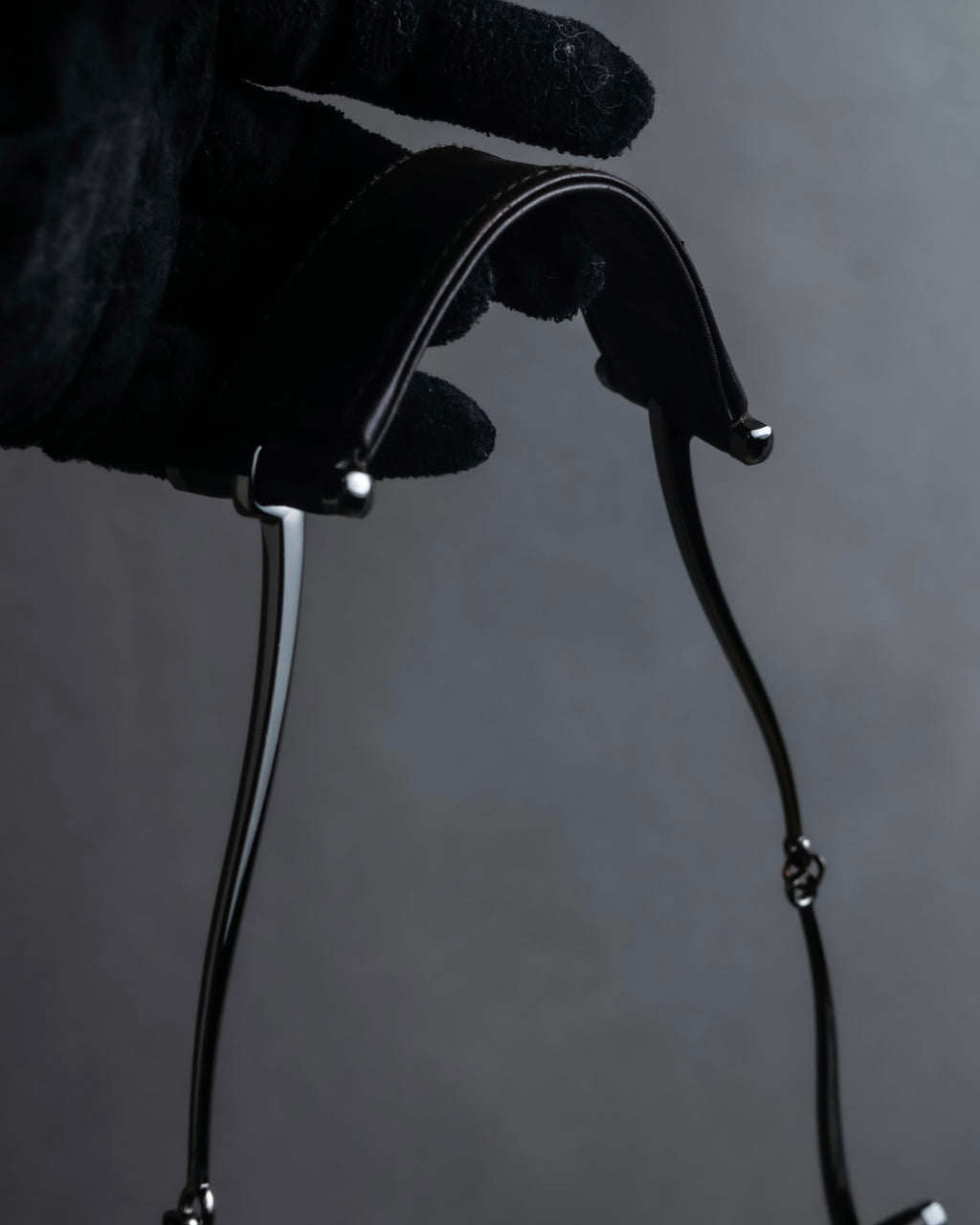 "GUCCI" Metal handle detail brown leather bag