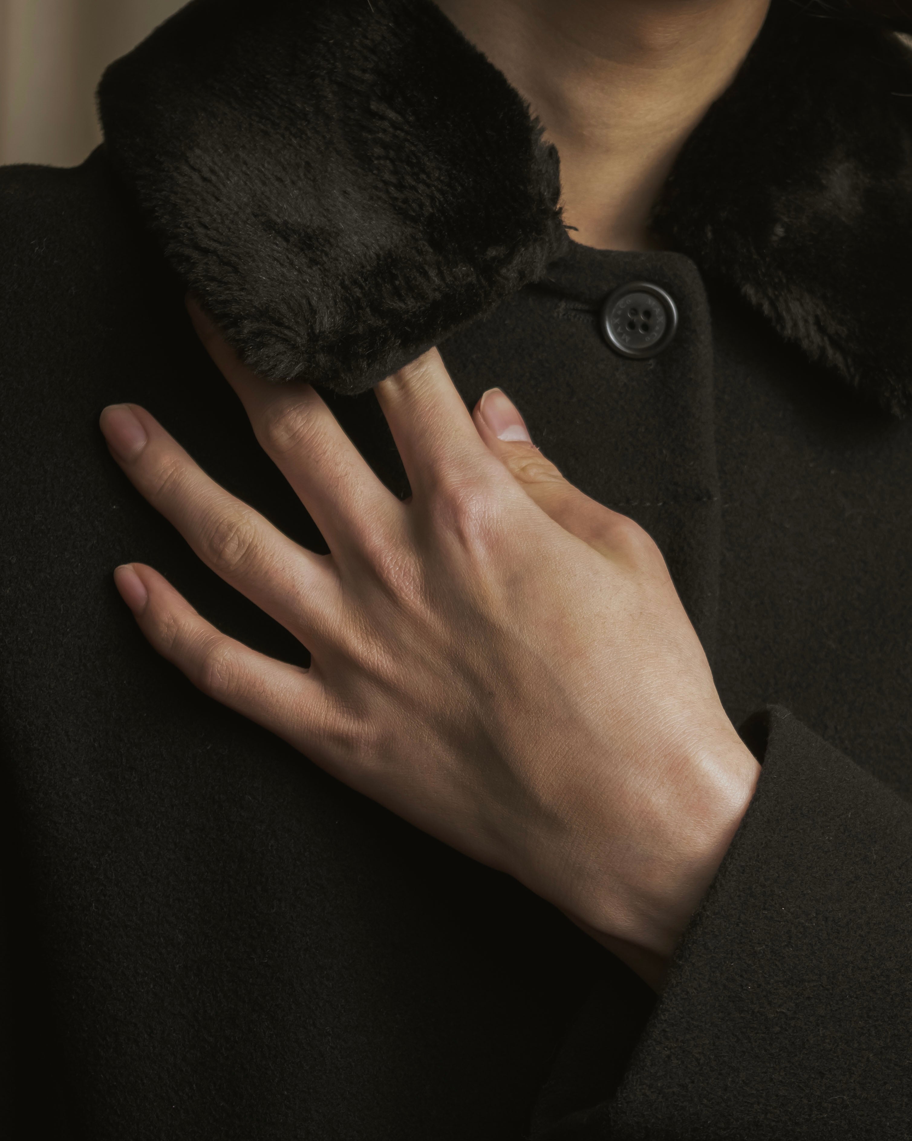 Abrigo con cuello de piel súper largo de los años 90-00 de MAX&Co.