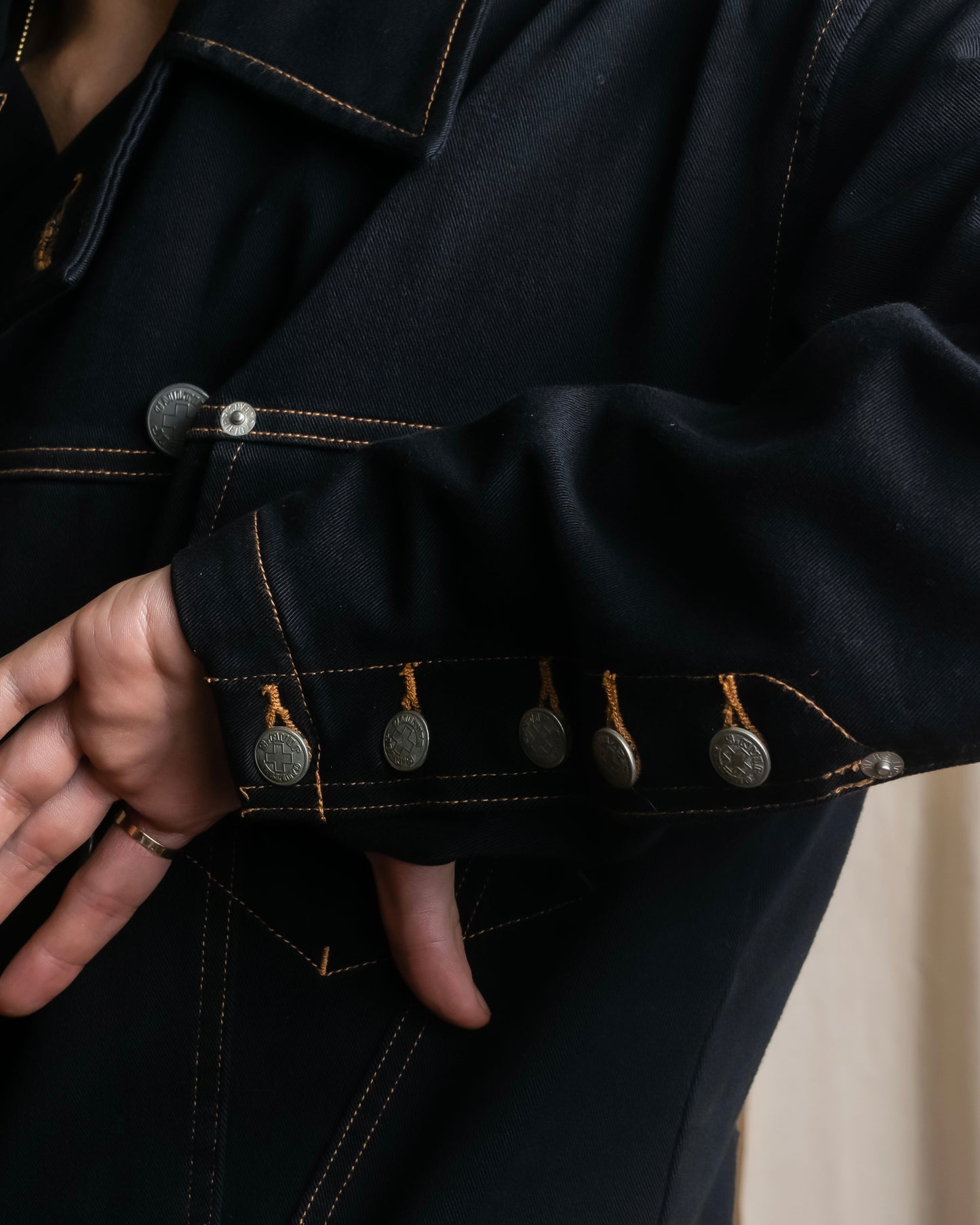 "JEAN PAUL GAULTIER JEANS"
Military detail stitching denim coat