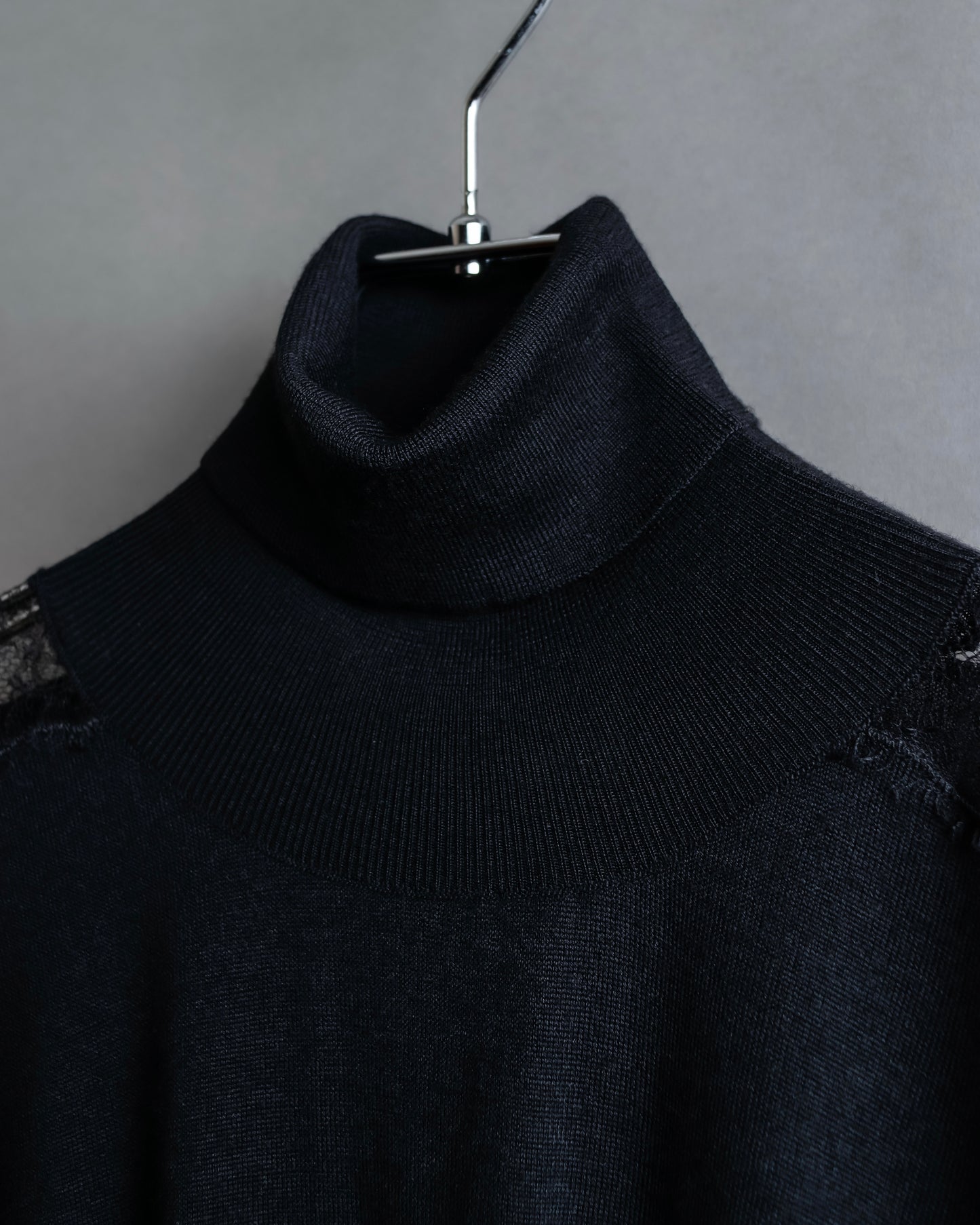 "VALENTINO" Lace switching design turtleneck knit pullover