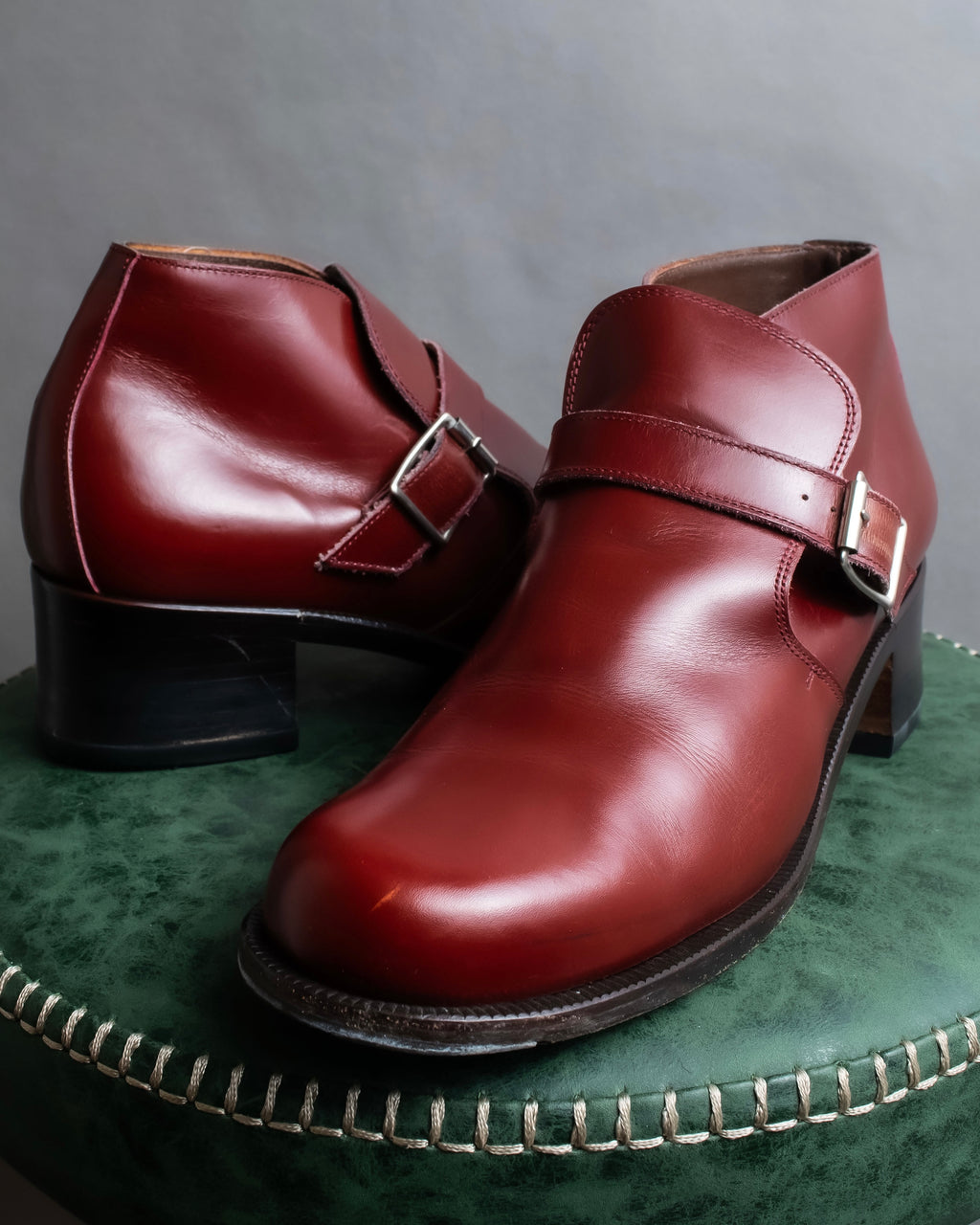 "tricot COMME des GARCONS"
 Belted heel leather pumps
