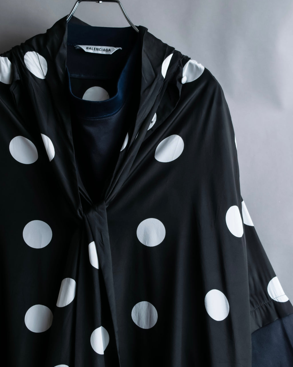 "BALENCIAGA" Polka dot flying squirrel silhouette bow tie dress