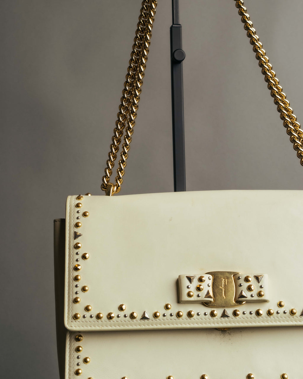 -SPECIAL- “Salvatore Ferragamo” 2015-2017 Vara studded chain shoulder bag