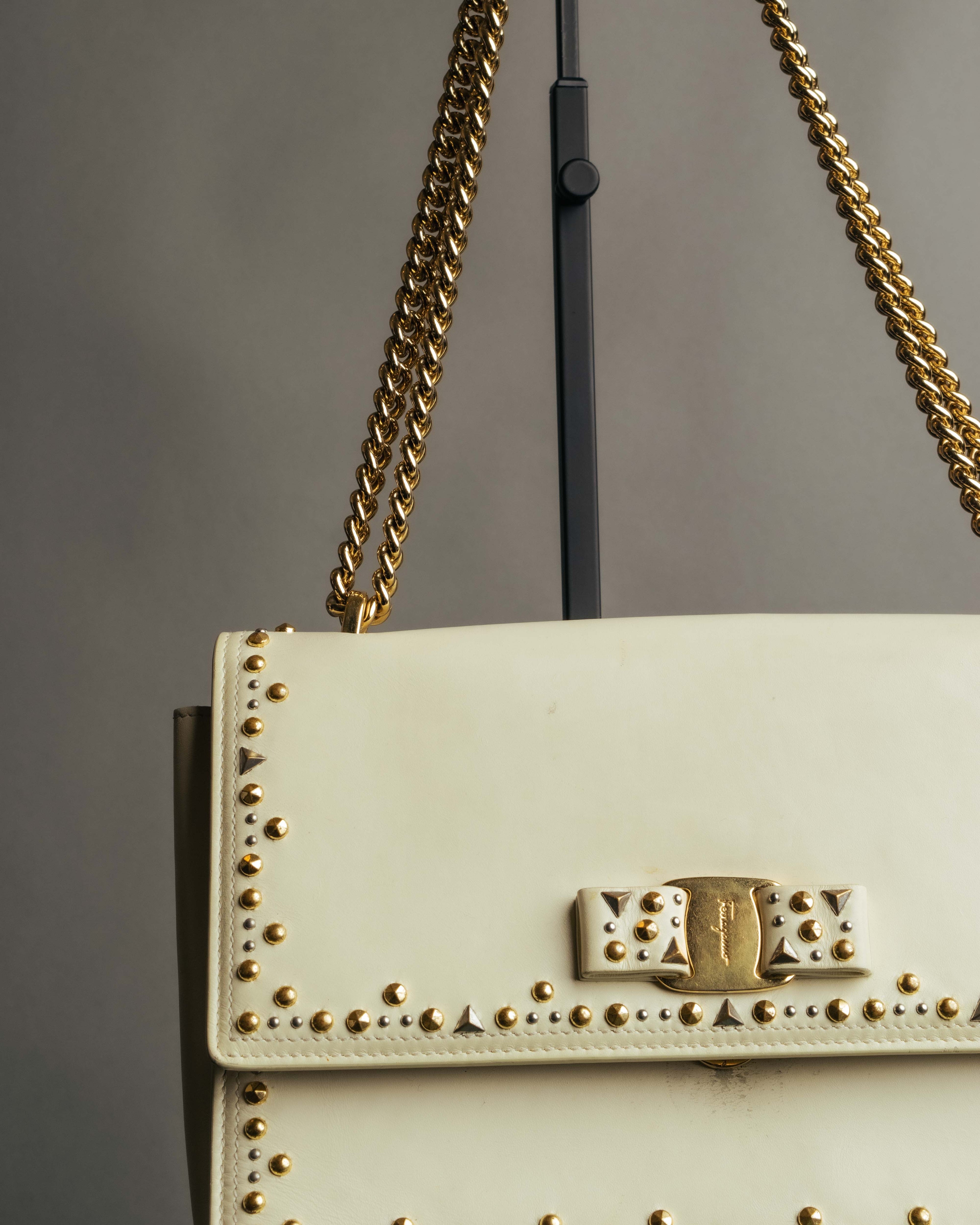 -SPECIAL- “Salvatore Ferragamo” 2015-2017 Vara studded chain shoulder bag