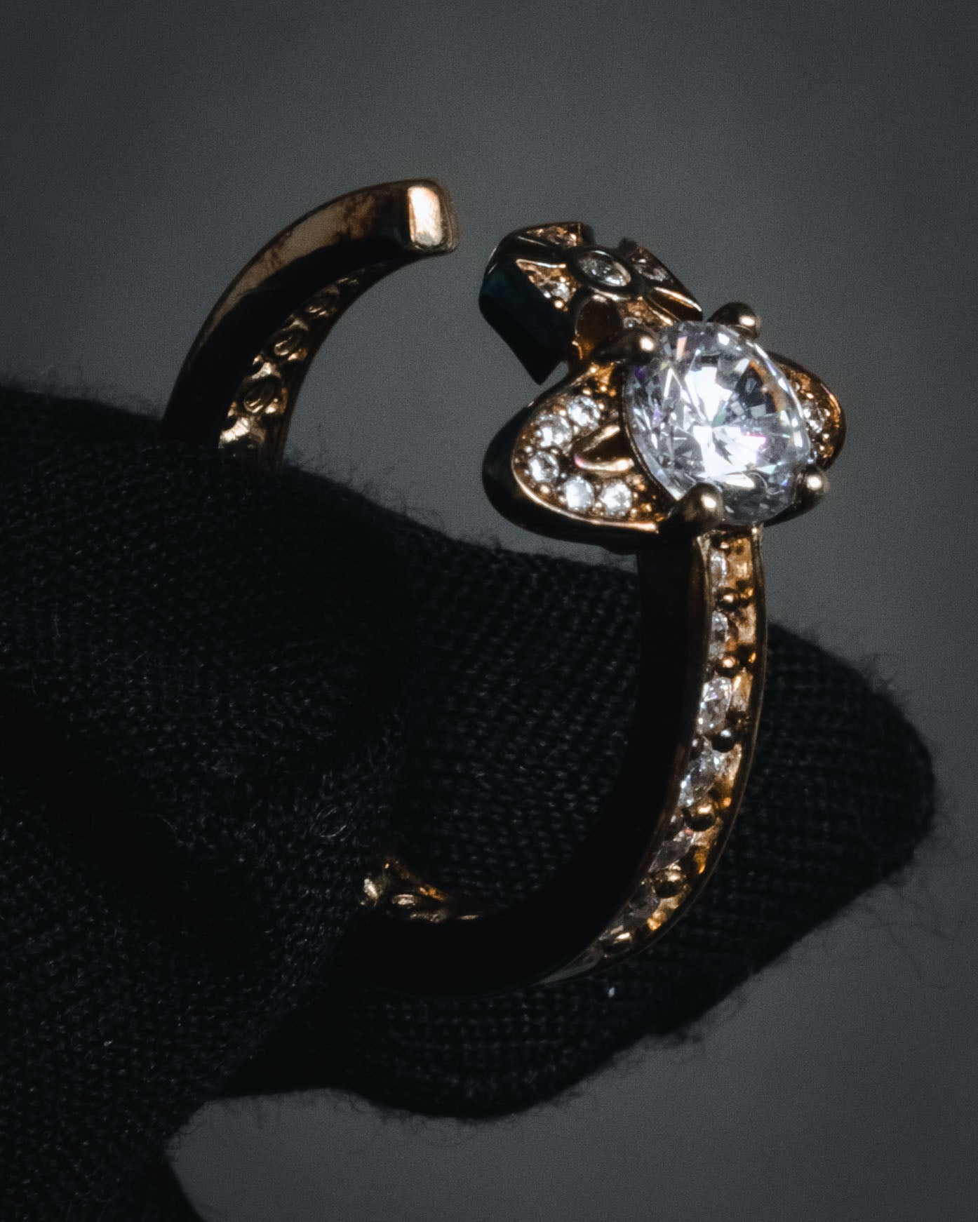 "Vivienne Westwood" Iconic orb motif open band ring