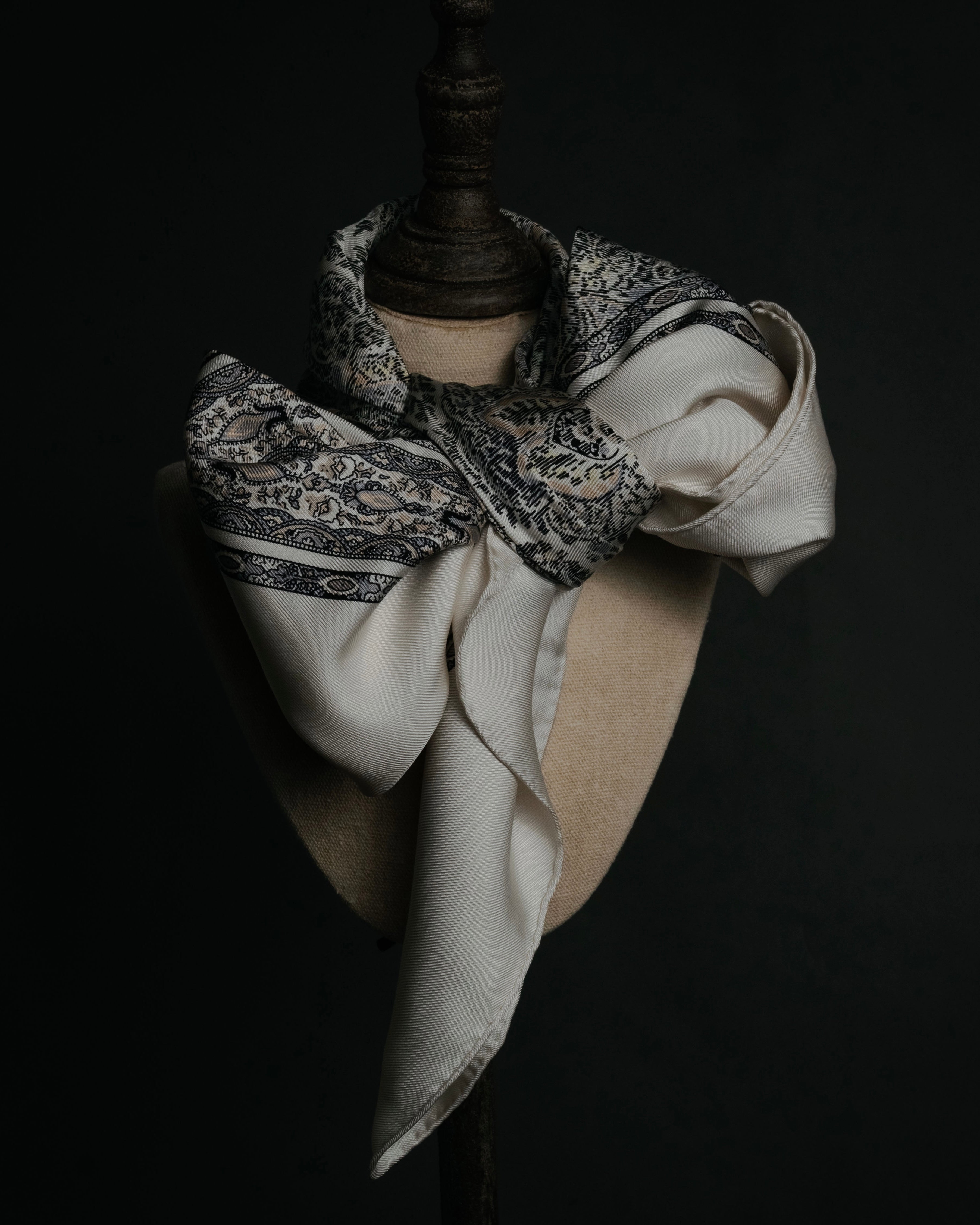 “HERMES” 1995–2005 Paisley botanical silk twill carré scarf