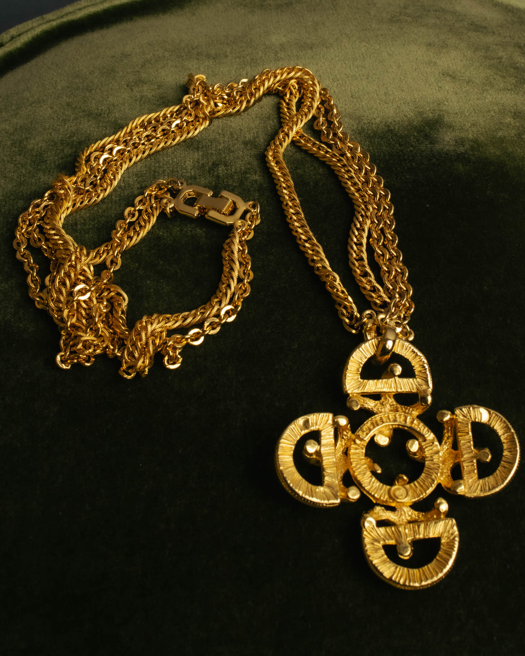 -SPECIAL- “Lucien Piccard” 70’s-80’s Gold tone cross pendant necklace