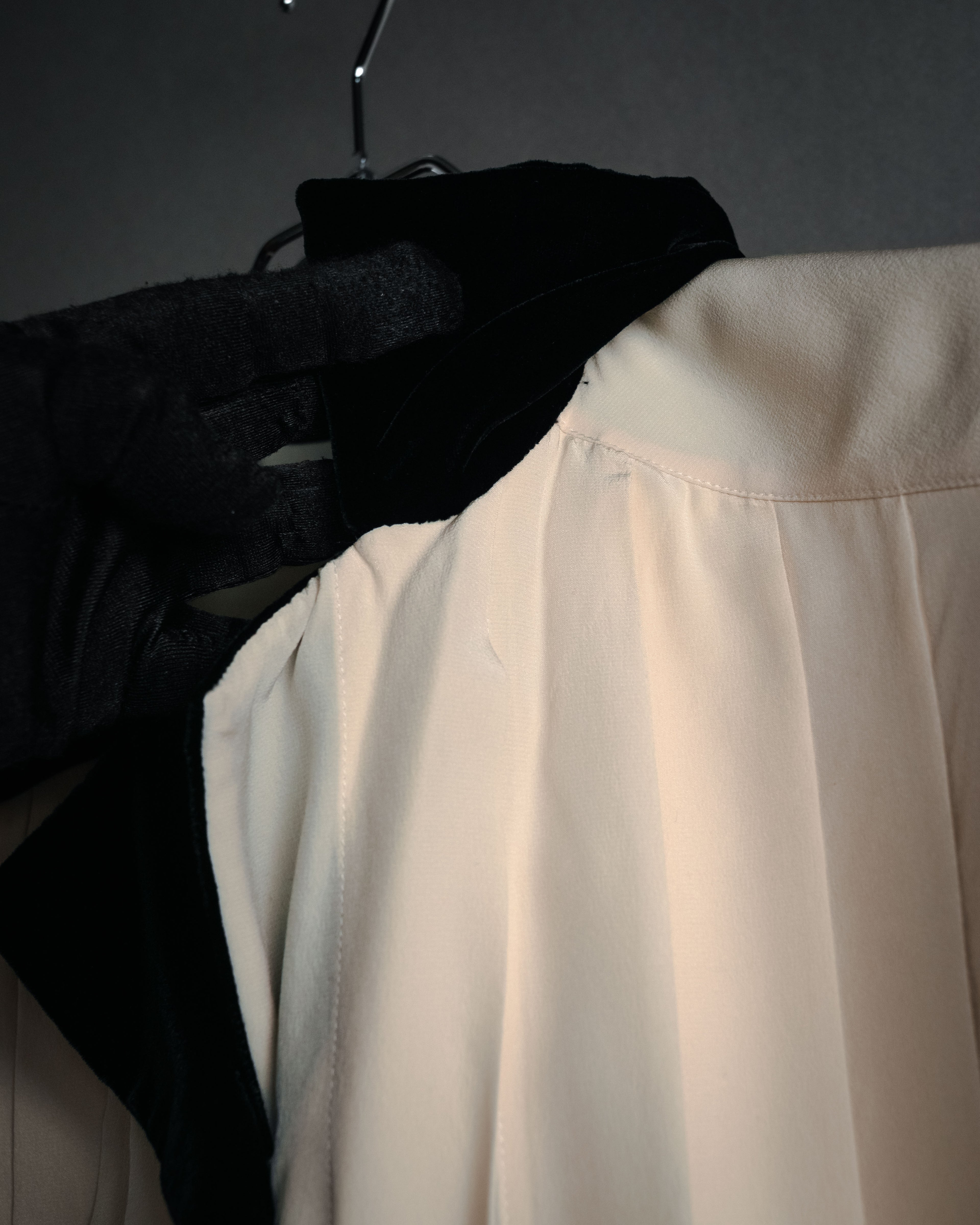 –SPECIAL– “CHANEL” 80’s-90’s pleated silk velvet trim blouse