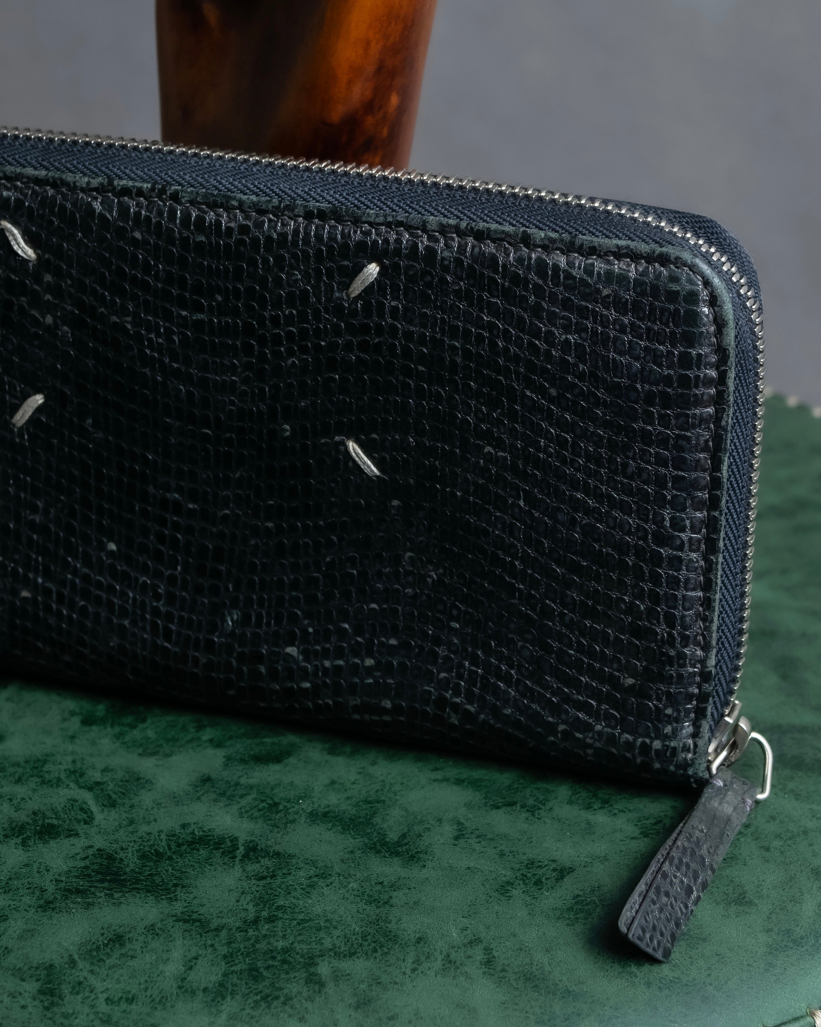 "MAISON MARGIELA" Lizard-embossed leather long wallet