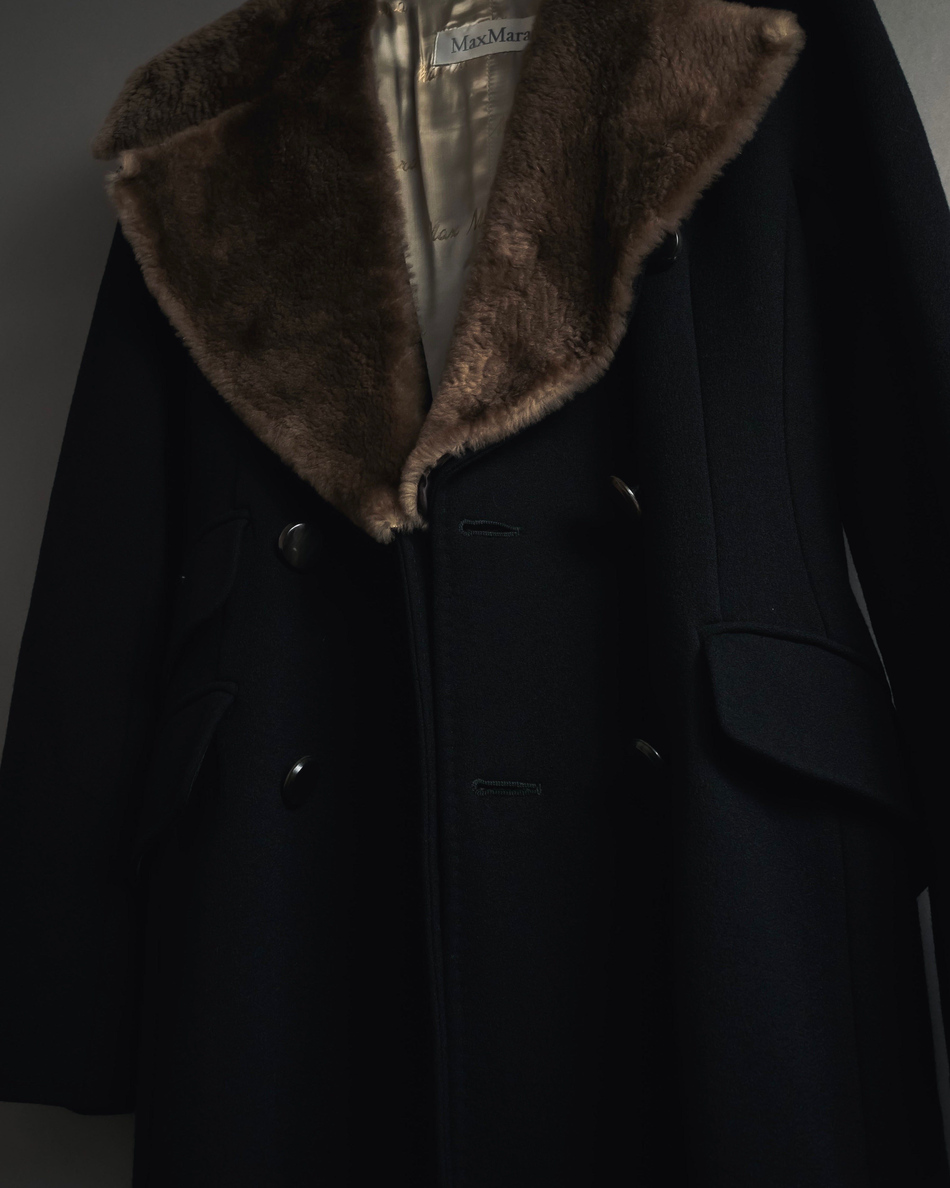 -SPECIAL- "Max Mara"
90’s Detachable fur collar virgin wool long coat