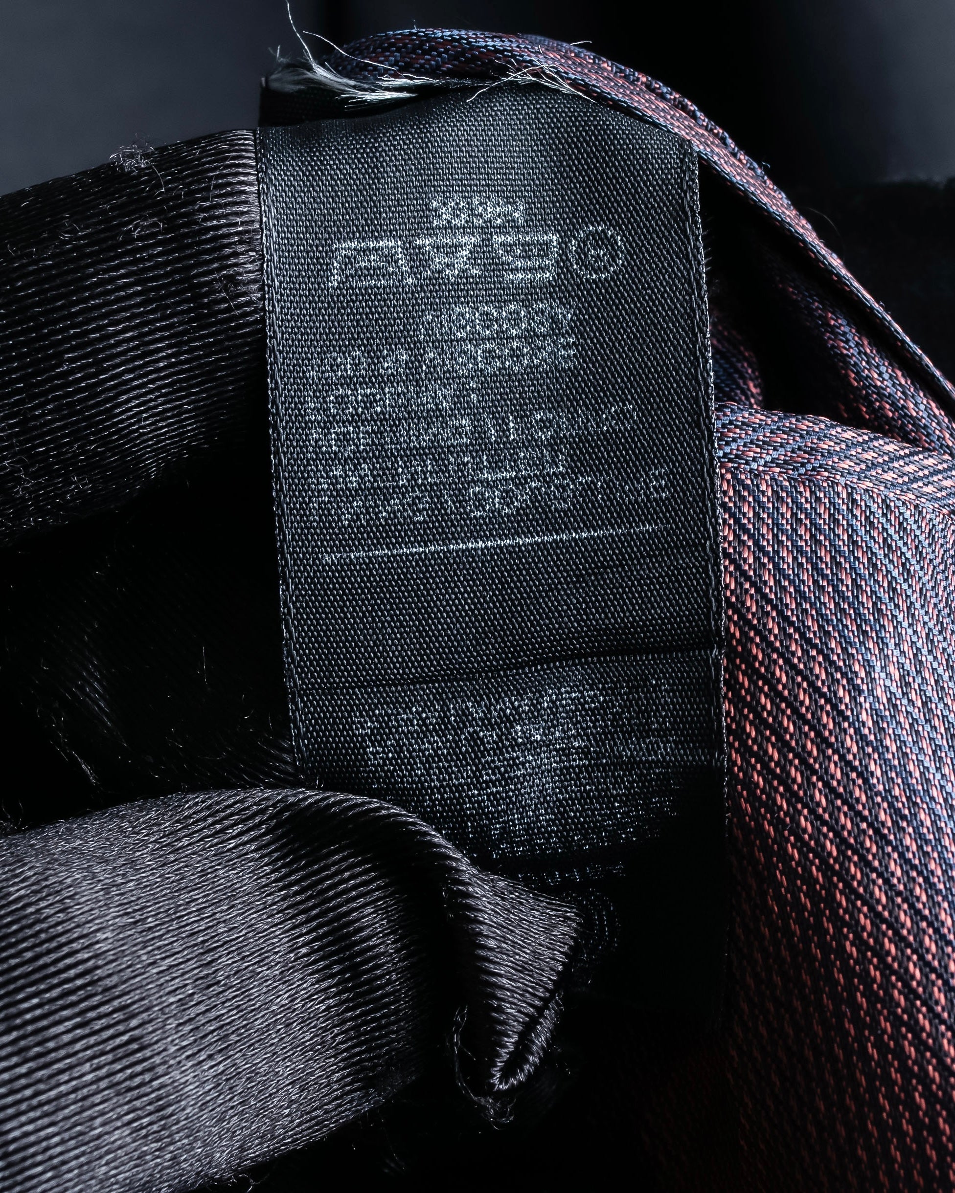 “INCOGUITO“ Shiny peak lapel double breasted tailored jacket