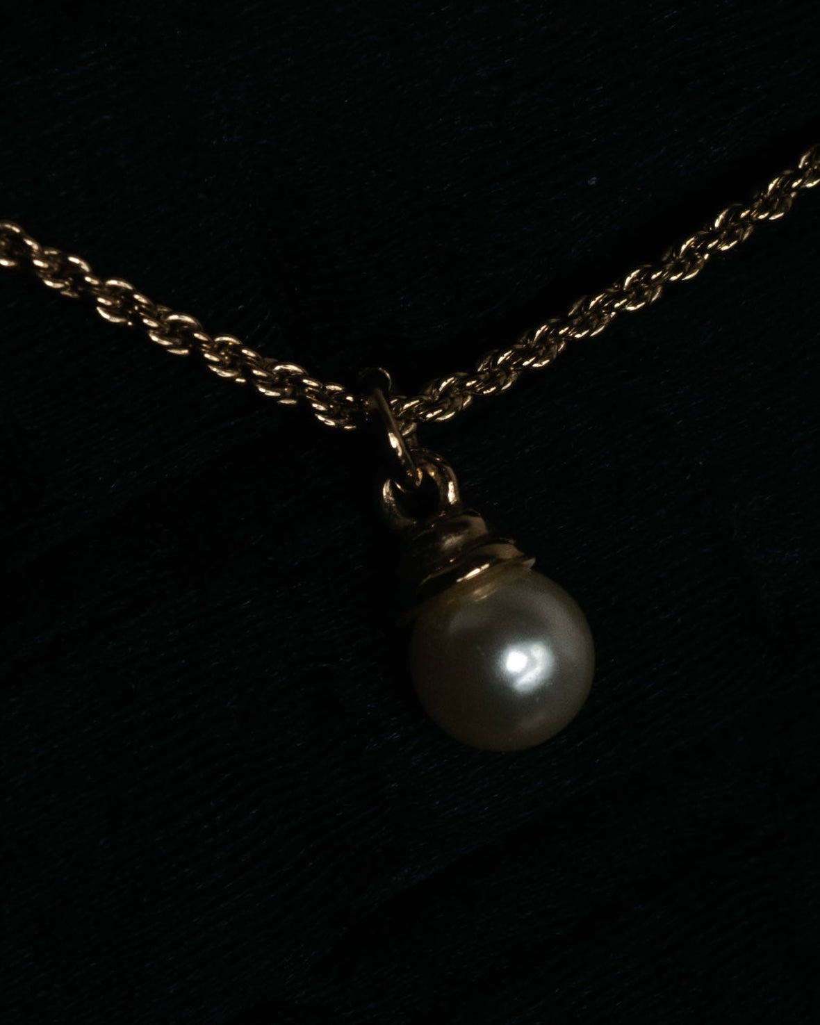 “Christian Dior” 00’s Pearl drop necklace with CD tail charm
