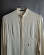 Camisa de seda con bordado en forma de logotipo "Alexandar McQueen" sin cuello