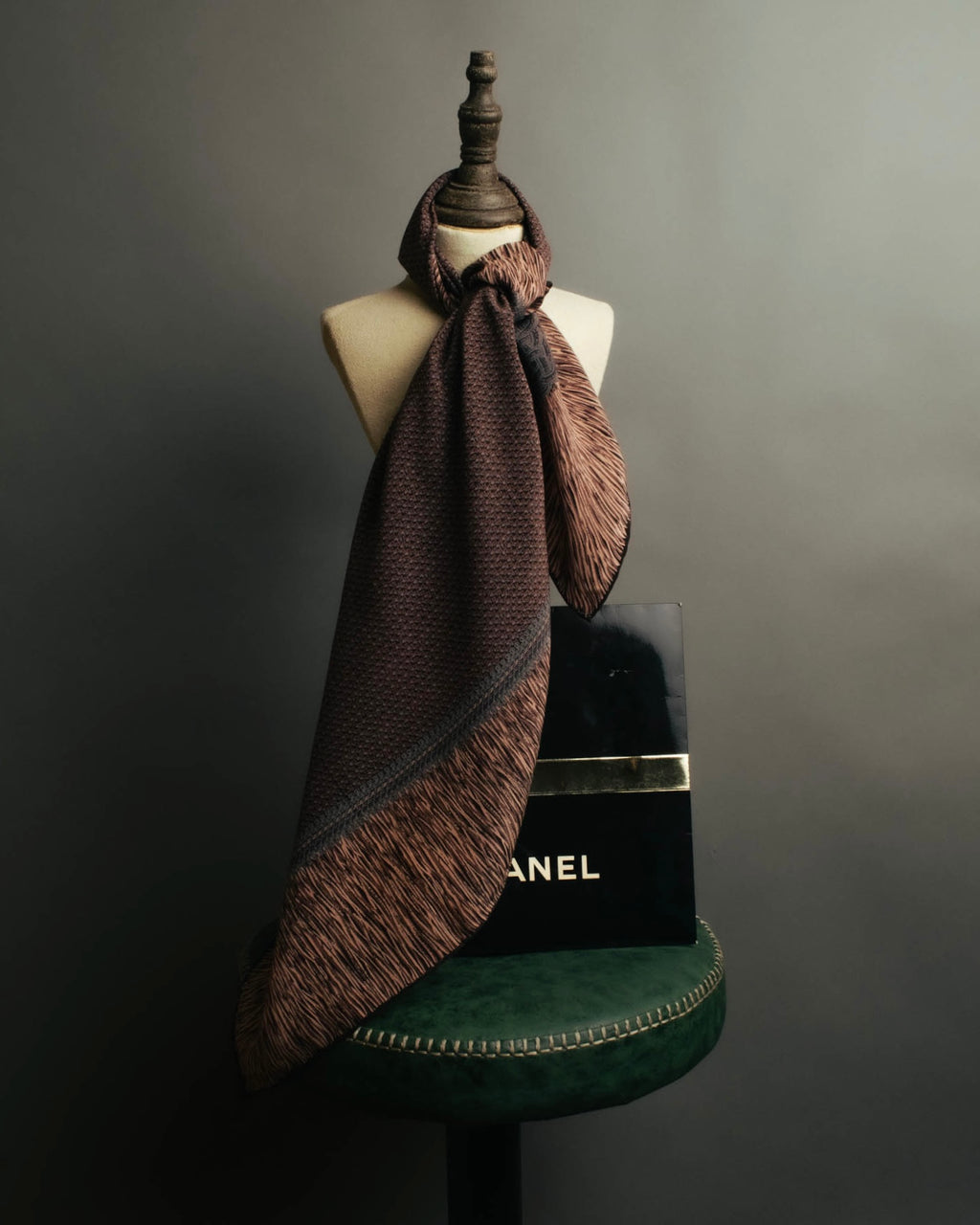 "CHANEL" 80's-90's Elegant silk scarf