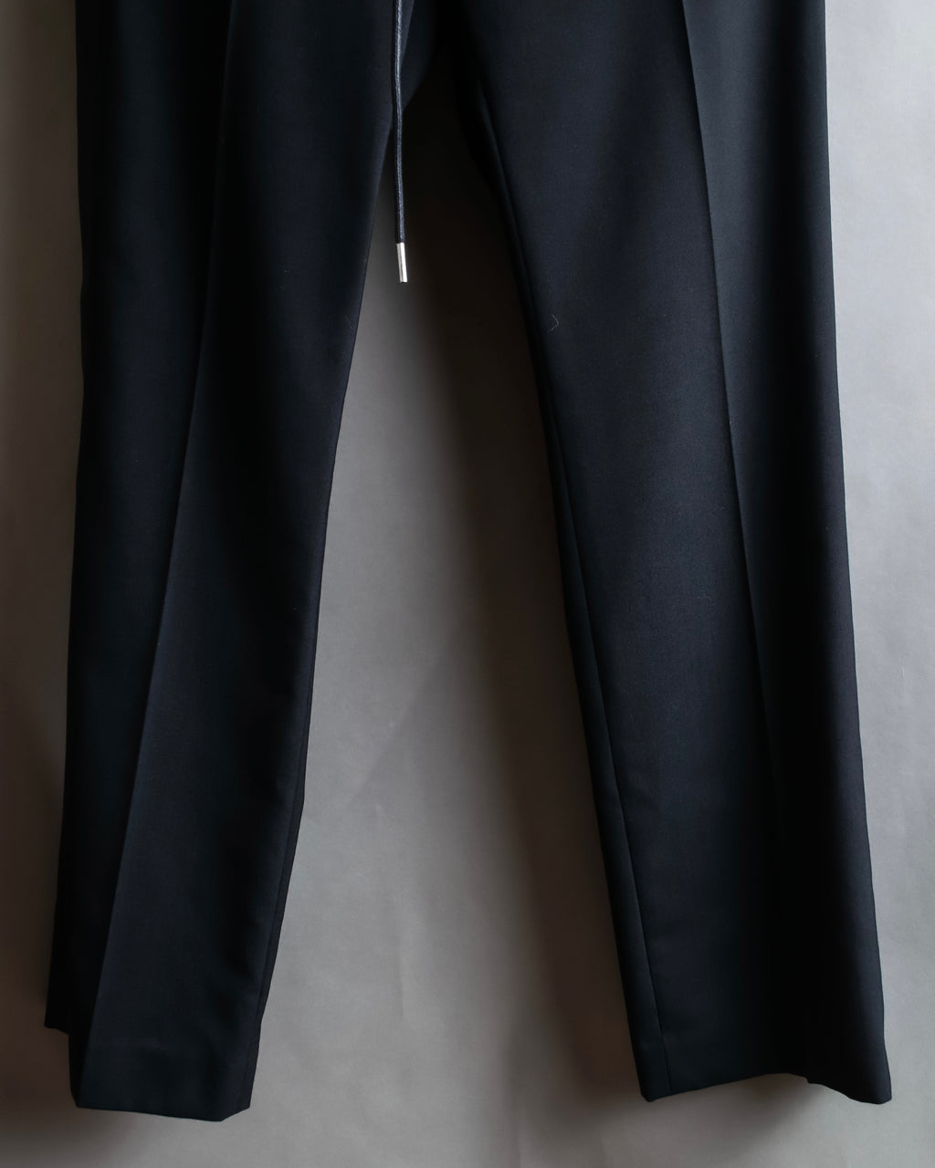 "sacai" Satin line design tapered slacks