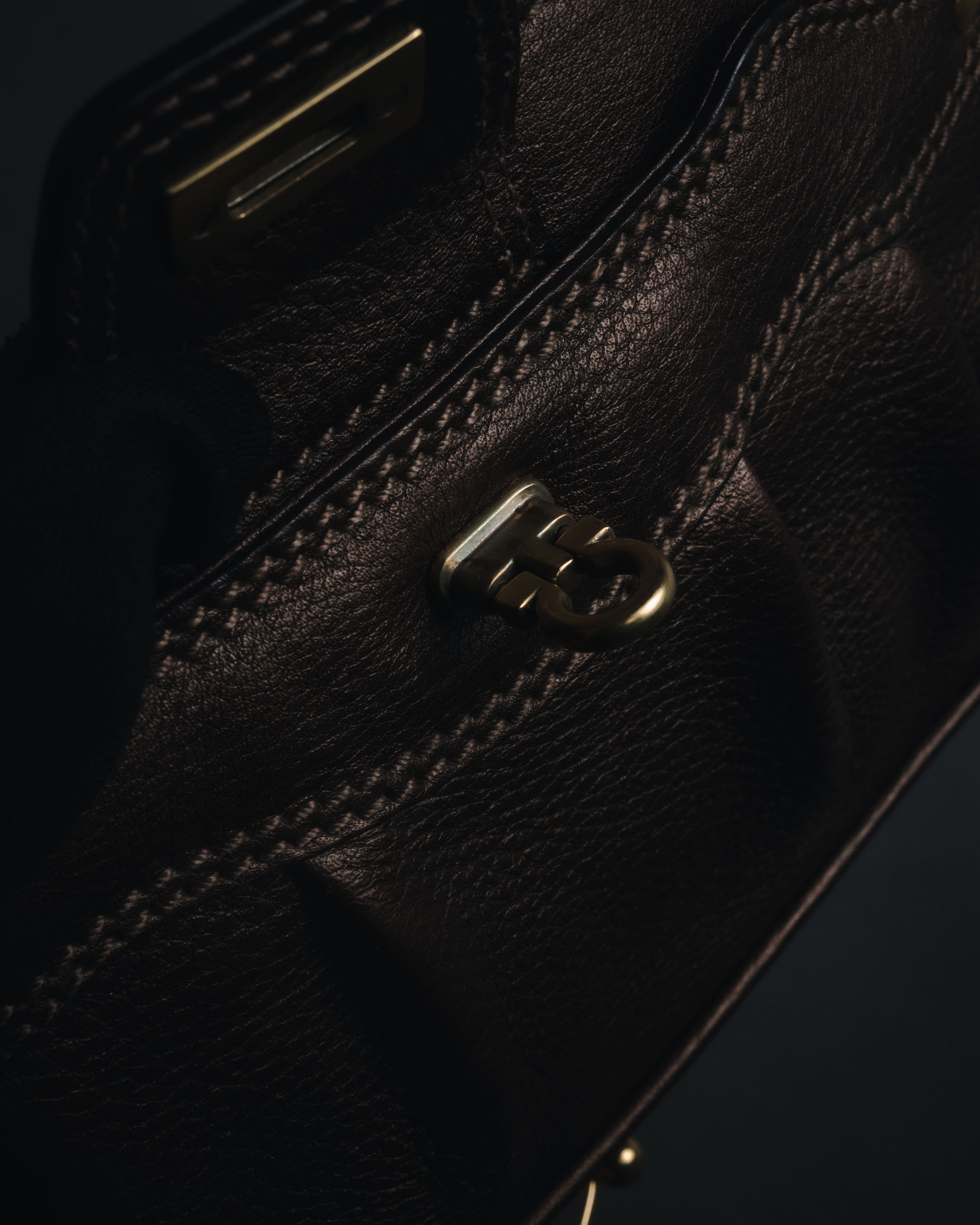 "Salvatore Ferragamo" 2000’s gathered metallic leather ball-link shoulder bag