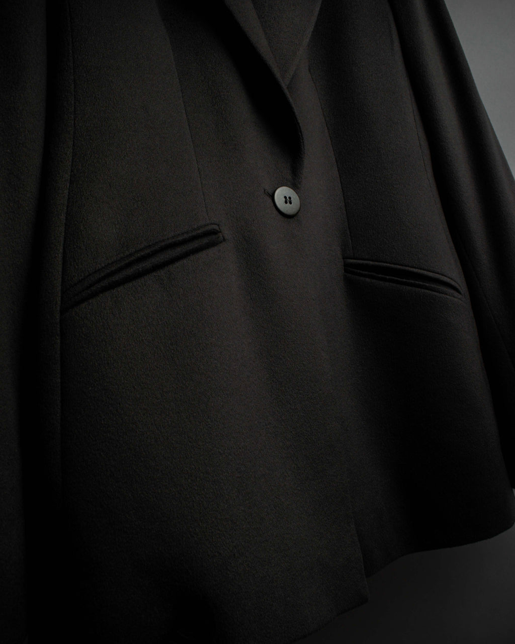 "ARMANI COLLEZIONI" Sharp peak lapel 100% cashmere tailored jacket