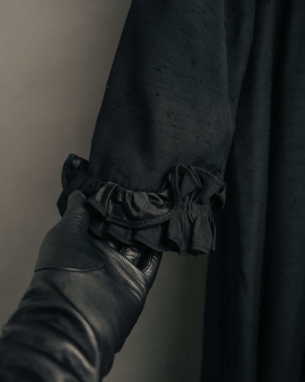 -MOOD Vintage Collections-
80’s-90’s Ruffle detail black long coat