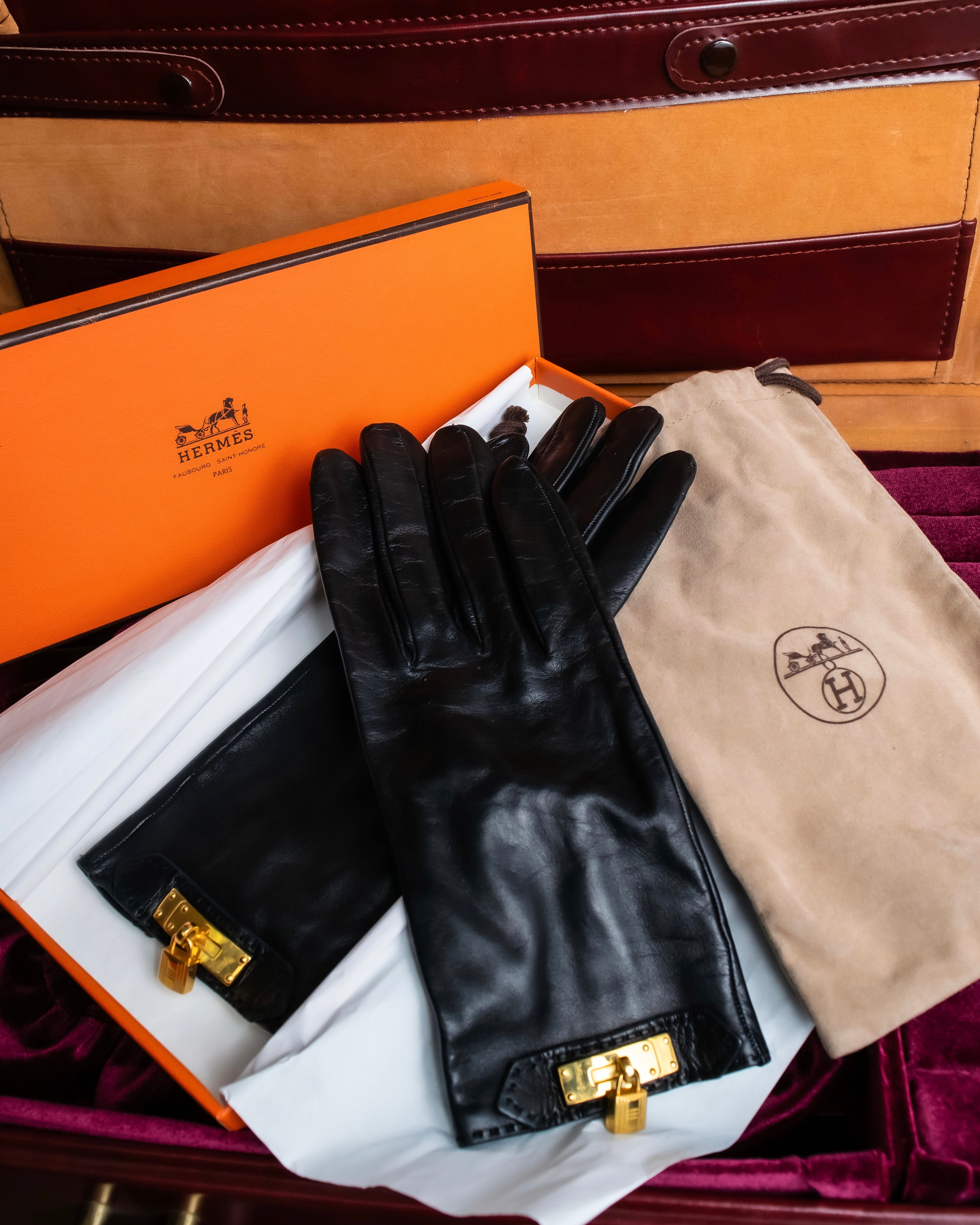 "HERMES" Kelly padlock motif leather gloves