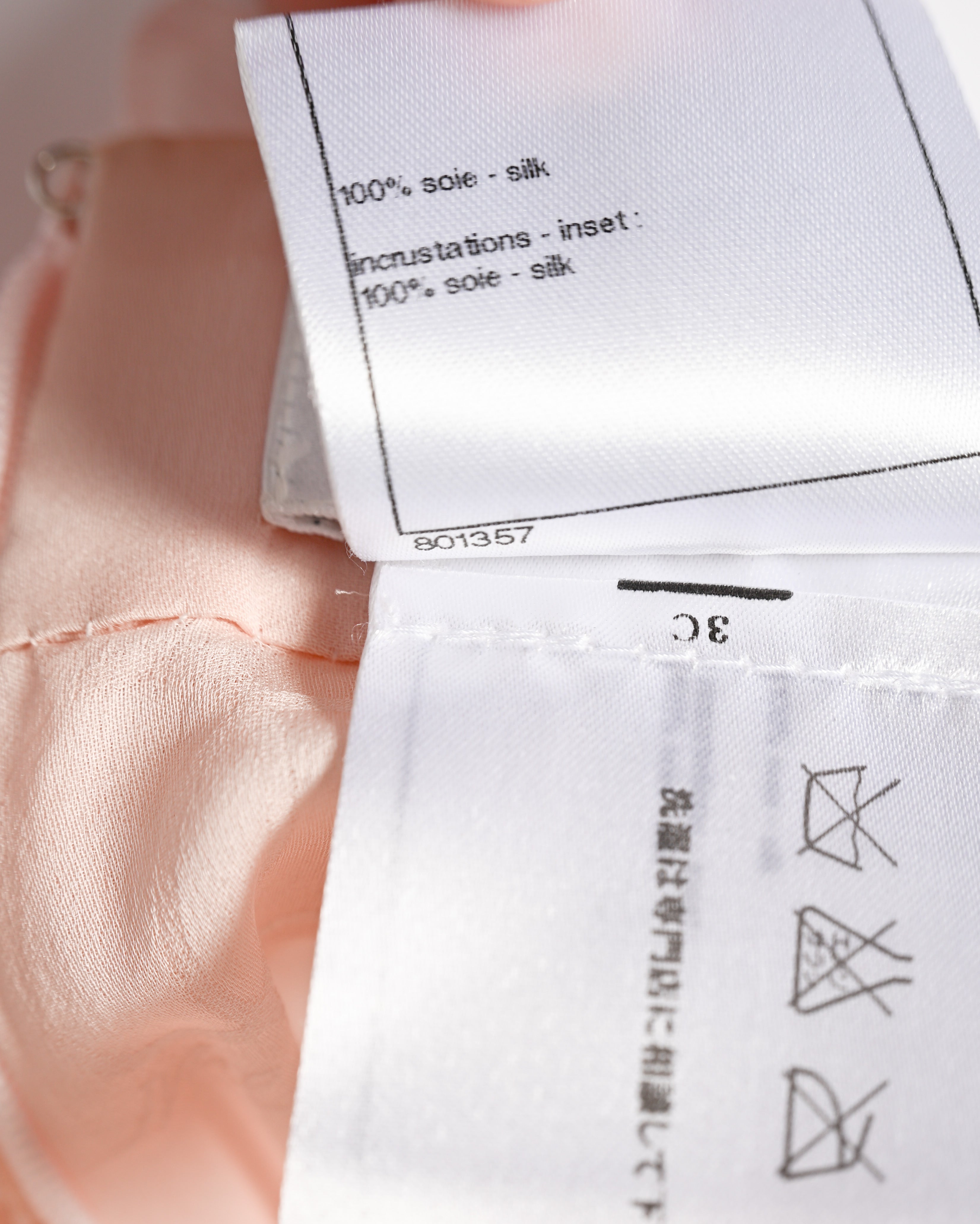 CHANEL/ 2011〜2012 Feather designed Silk Short Skirt Pink