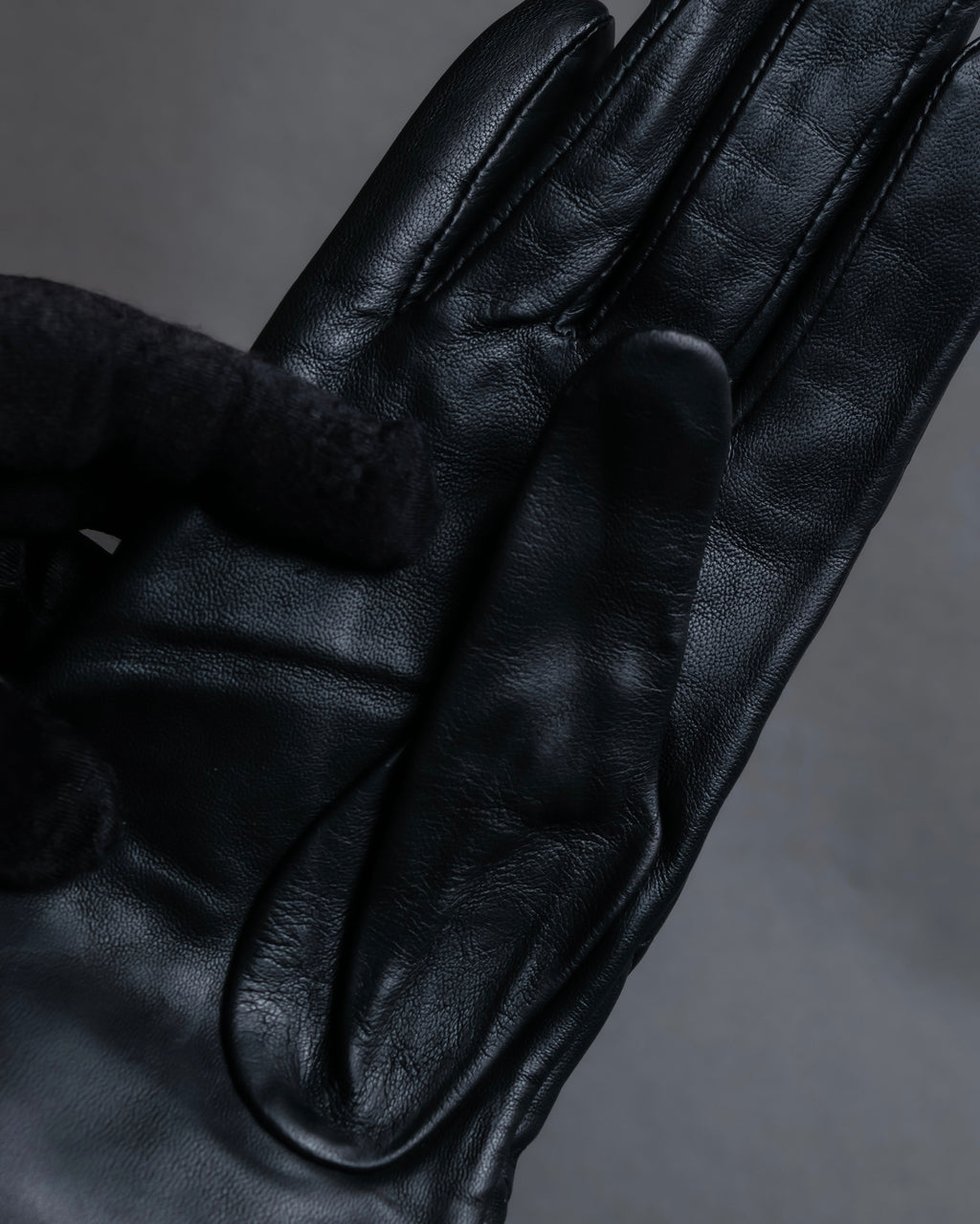 "Pierre Cardin" Belt buckle design quilted leather gloves