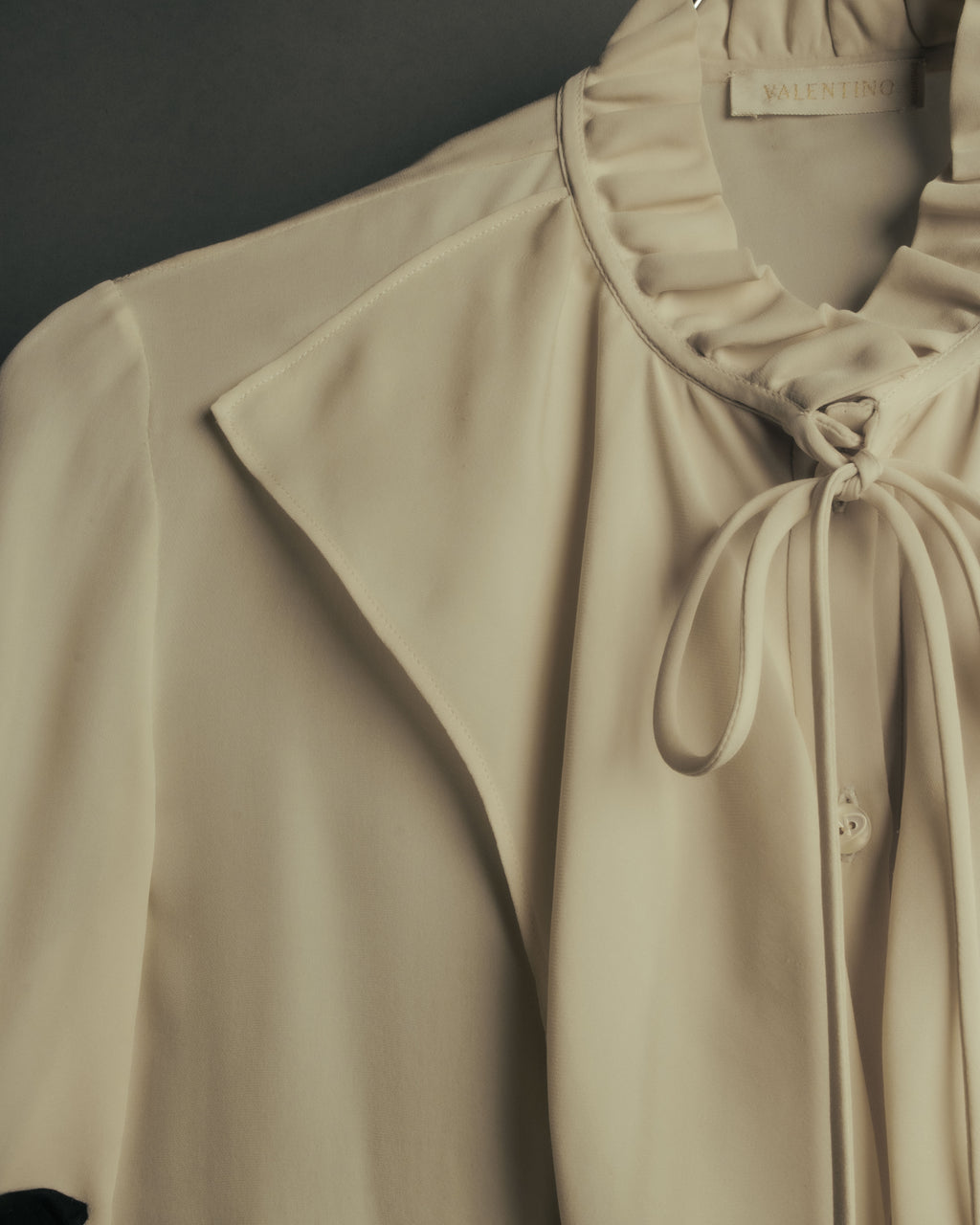 -SPECIAL- “VALENTINO” 1998-2008 Silk ruffled lace bow blouse