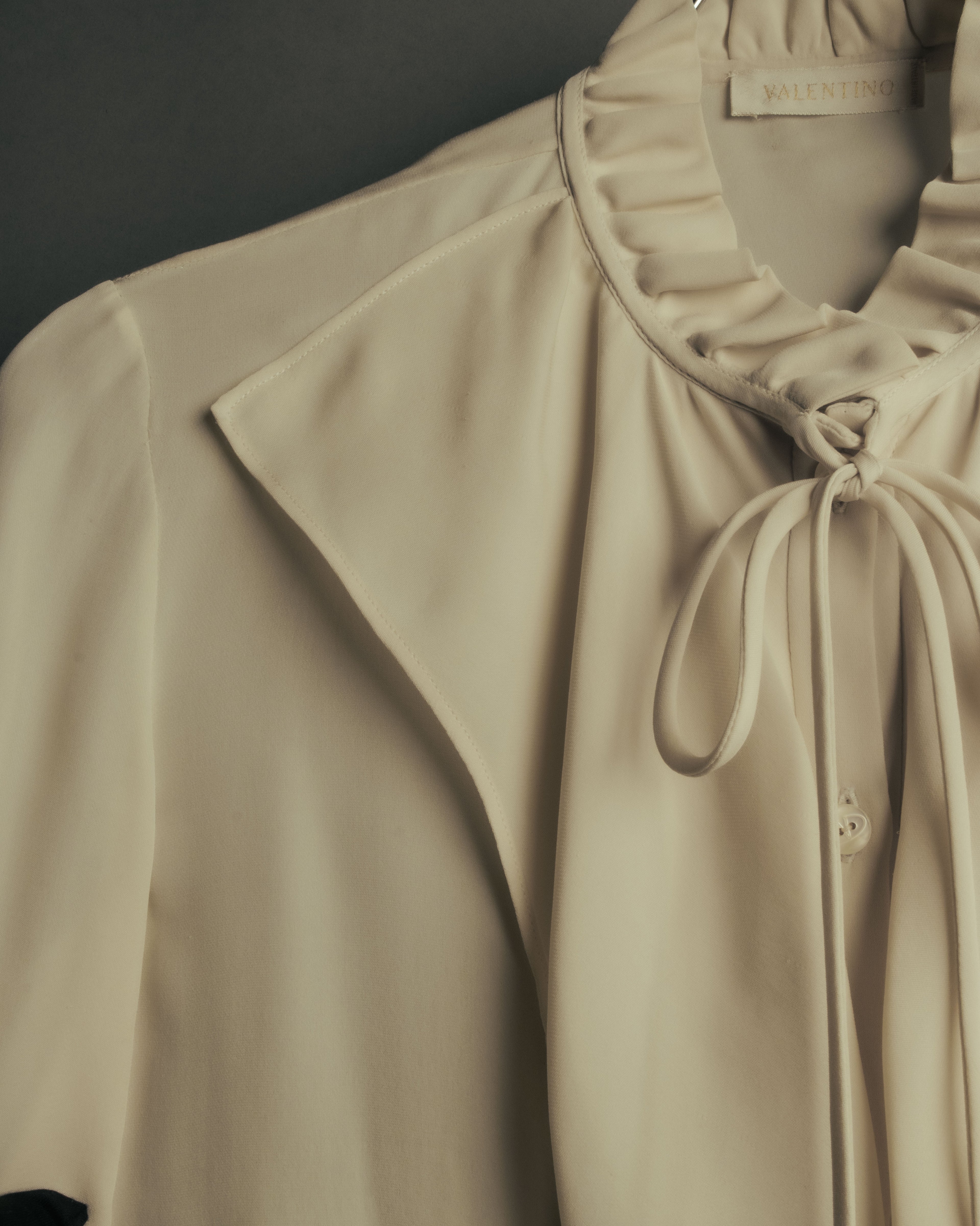 -SPECIAL- “VALENTINO” 1998-2008 Silk ruffled lace bow blouse