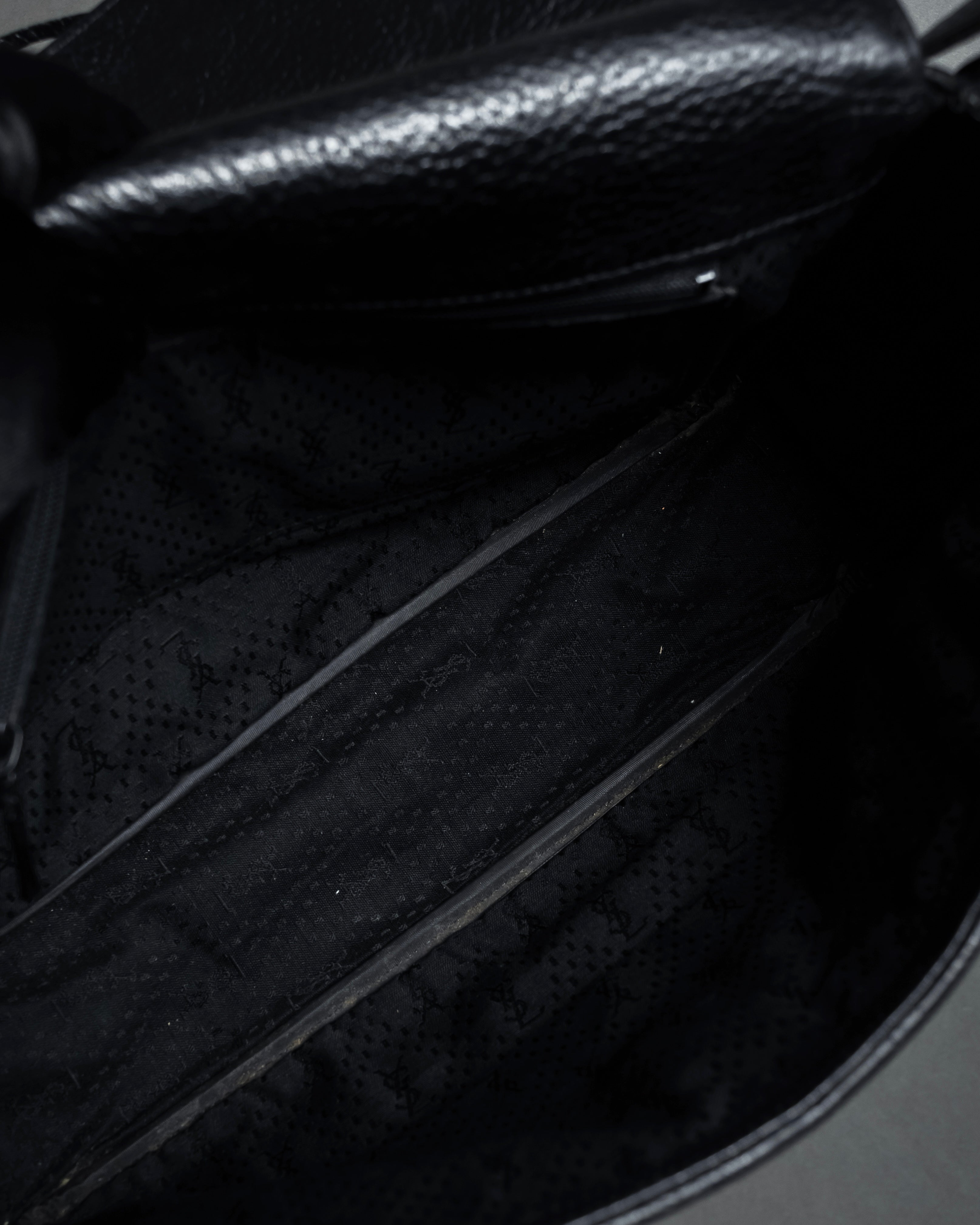 "YVES SAINT LAURENT" 80's-90's Wood toggle design pebbled leather bag