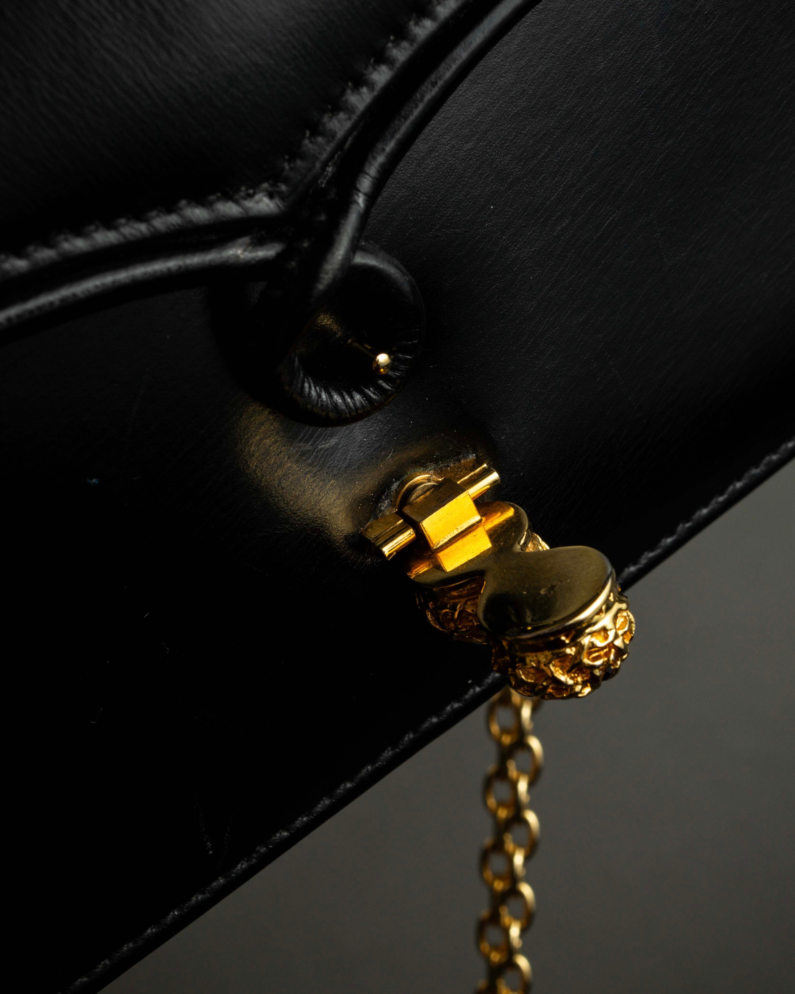 "GUCCI" Filigree vintage design chain shoulder leather bag