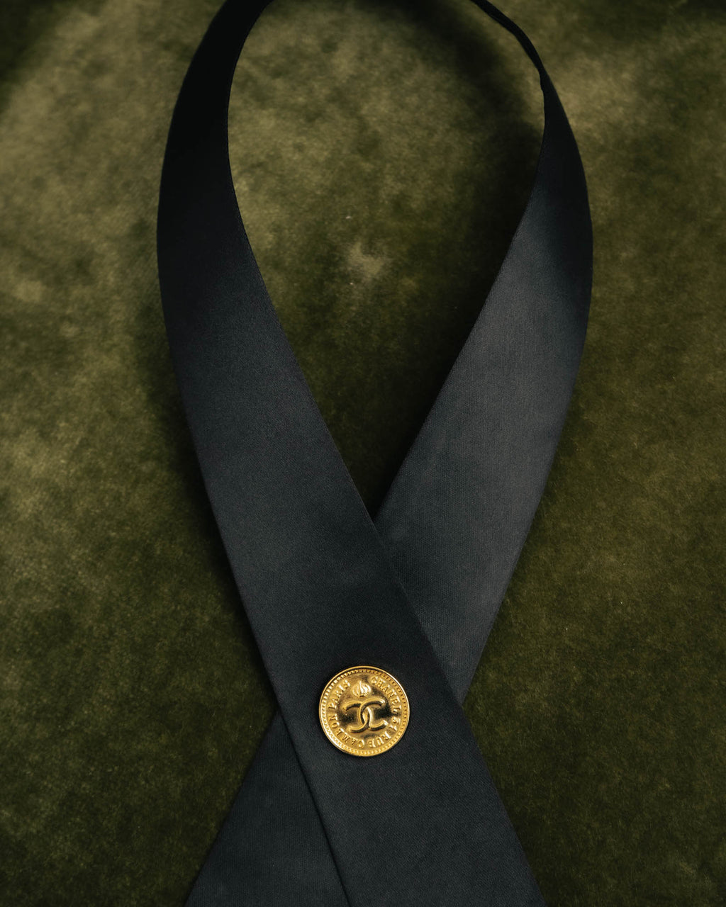 -SPECIAL- “CHANEL” Late 80’s-90’s gold button satin neck tie