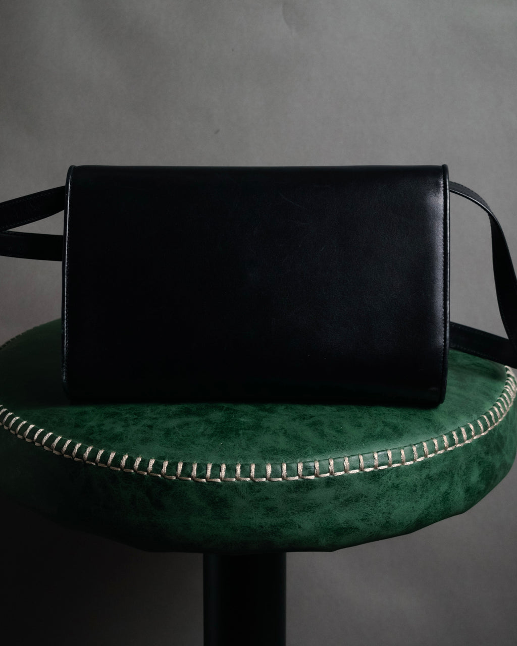 "GUCCI" 70’s-80’s Crest logo leather shoulder bag