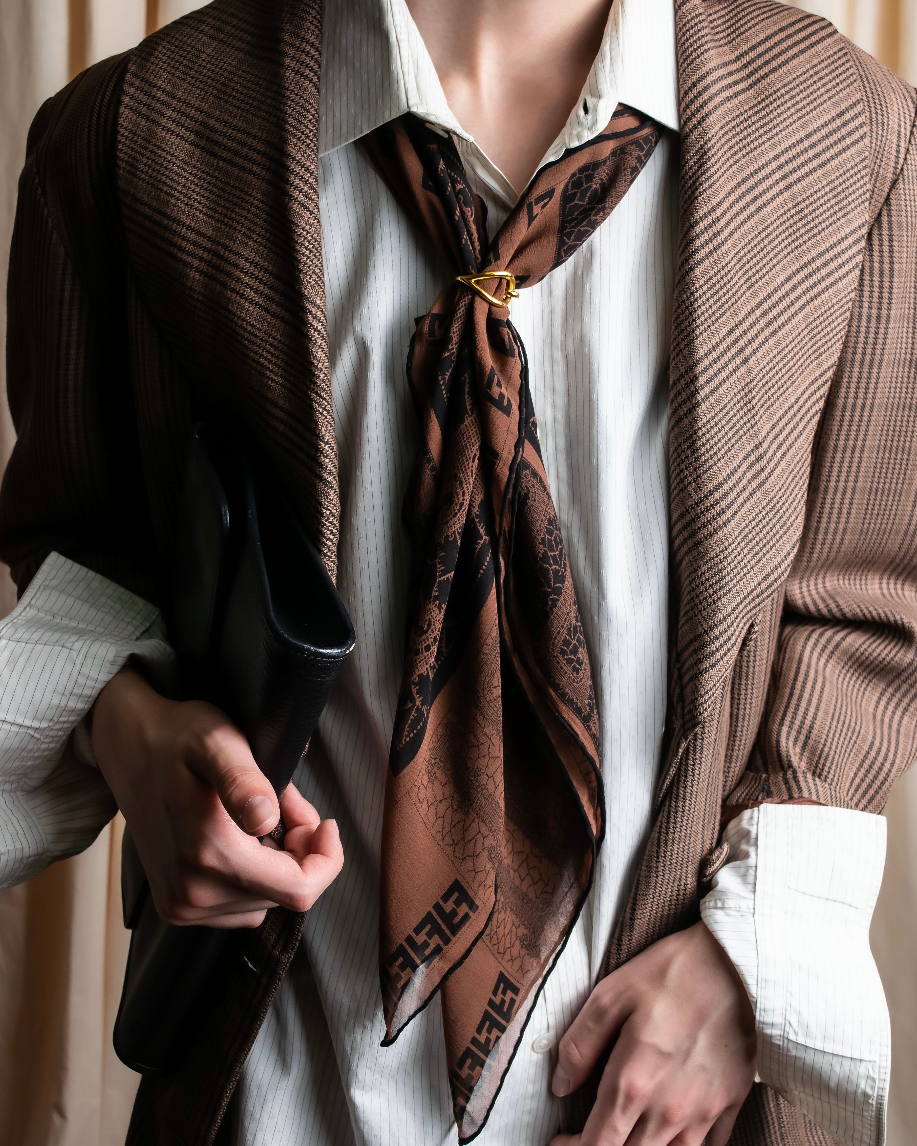 "FENDI" Logo engraved lace motif scarf