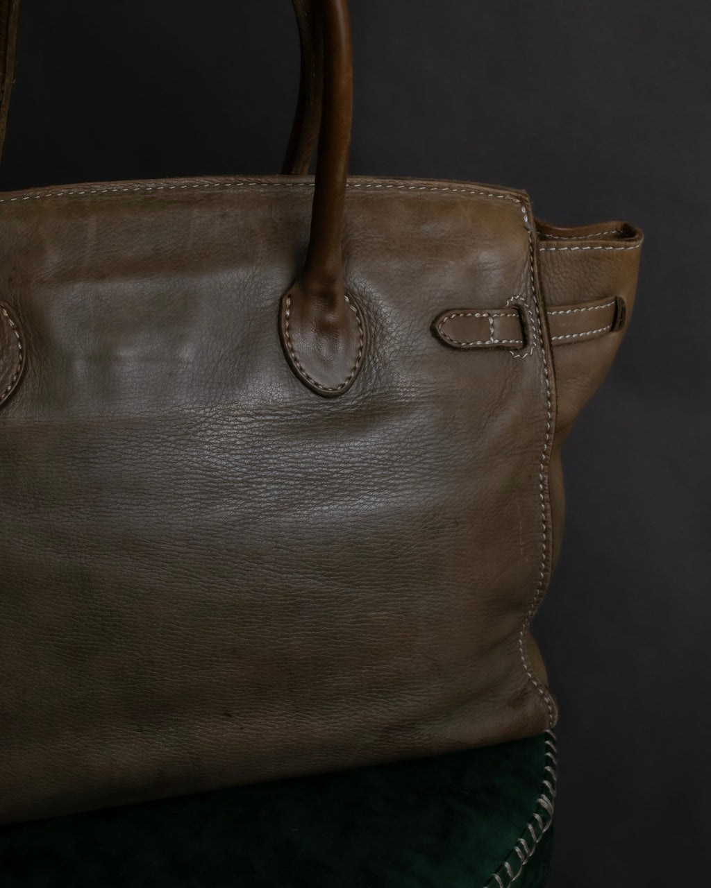 "Mademoiselle Accessories"
 Silver parts design leather one handle bag