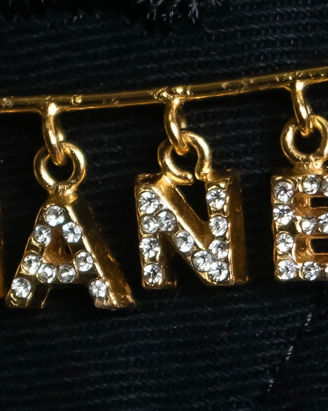 "CHANEL" Logo motif gold safety pin brooch