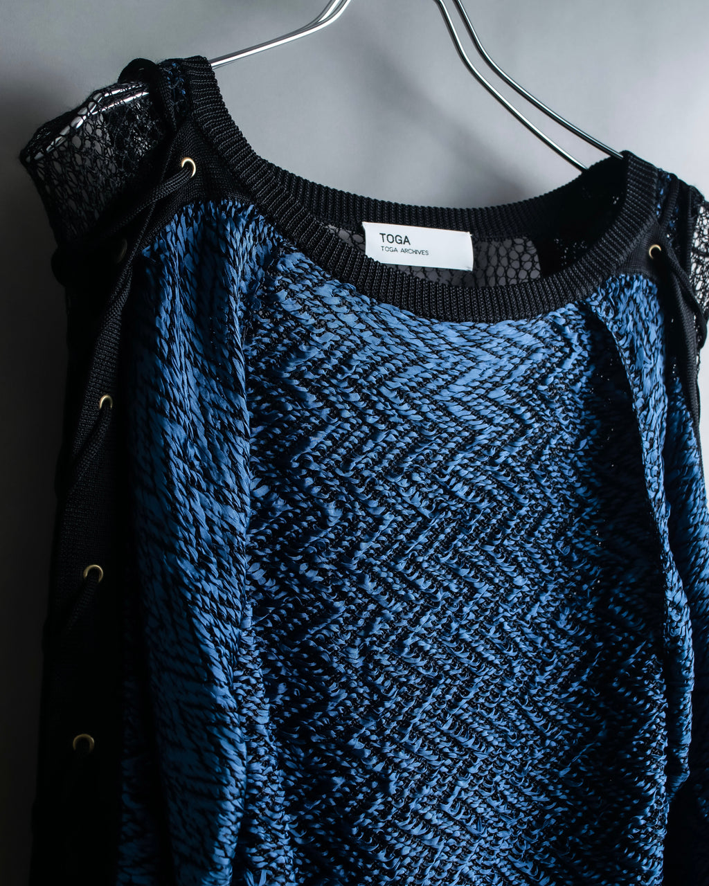 "TOGA ARCHIVES" String design mesh switching melange knit
