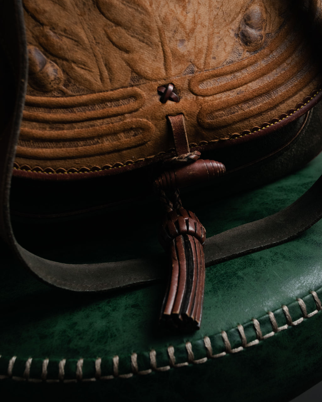 –SPECIAL– “LOEWE” 70’s-80’s Caza Cordobán embossed shoulder bag