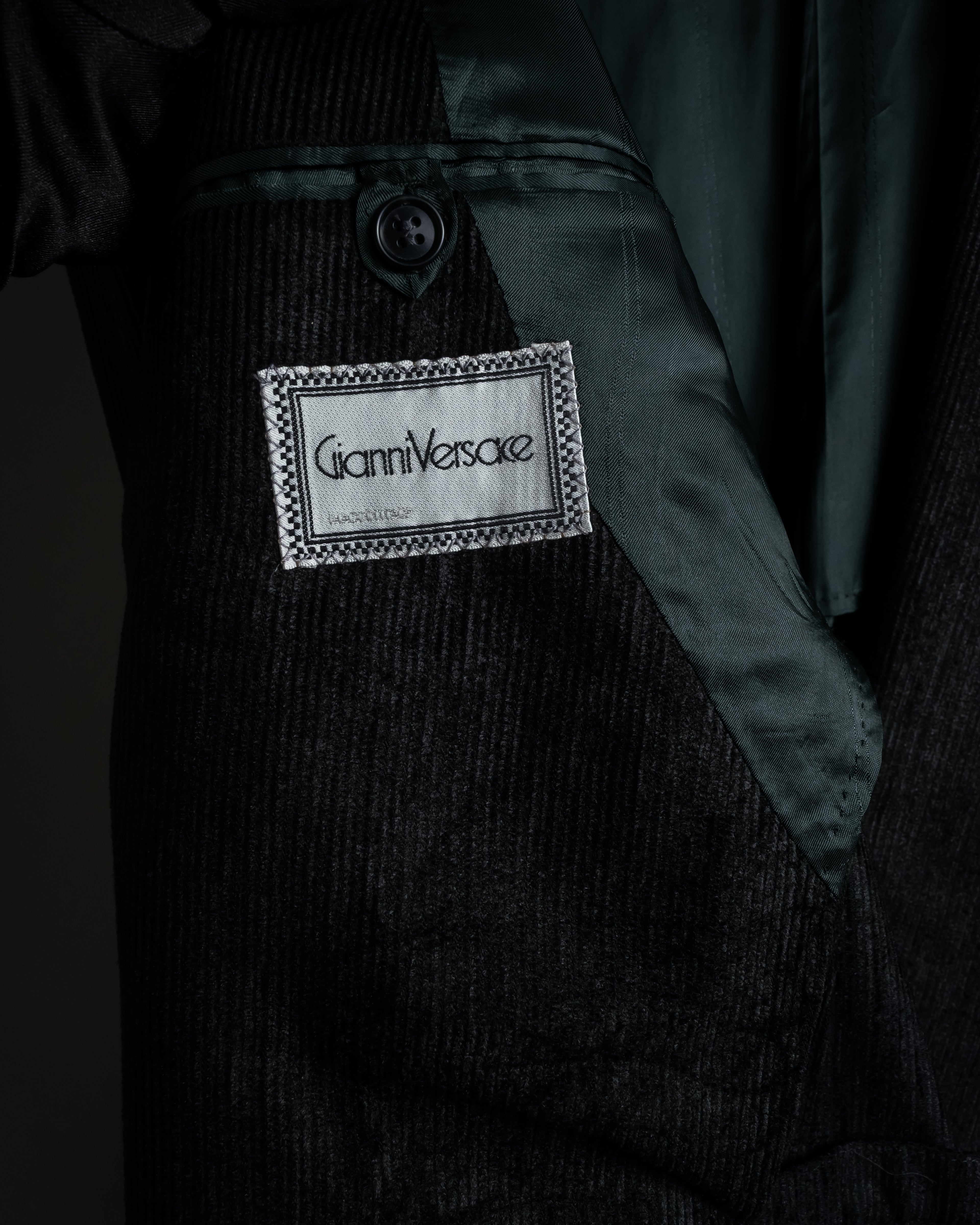 “Gianni Versace” 80’s-90’s Shadowed-texture tailored jacket