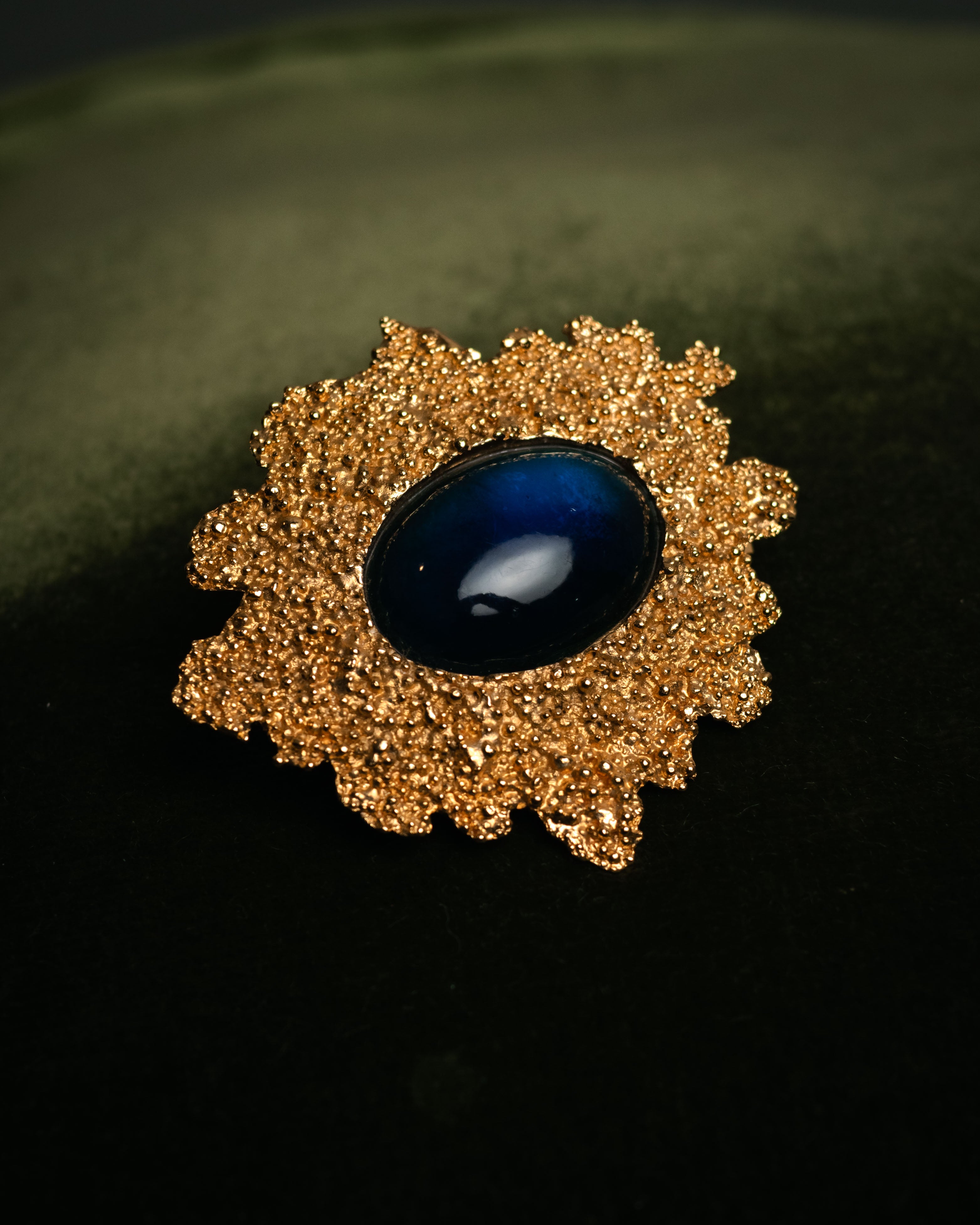 Yves Saint Laurent” 80’s-90’s Cabochon lava texture barrette