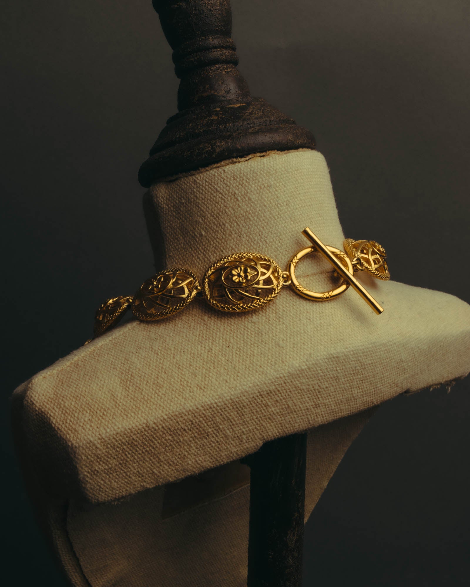 “Nina Ricci” 80’s-90’s floral openwork link necklace