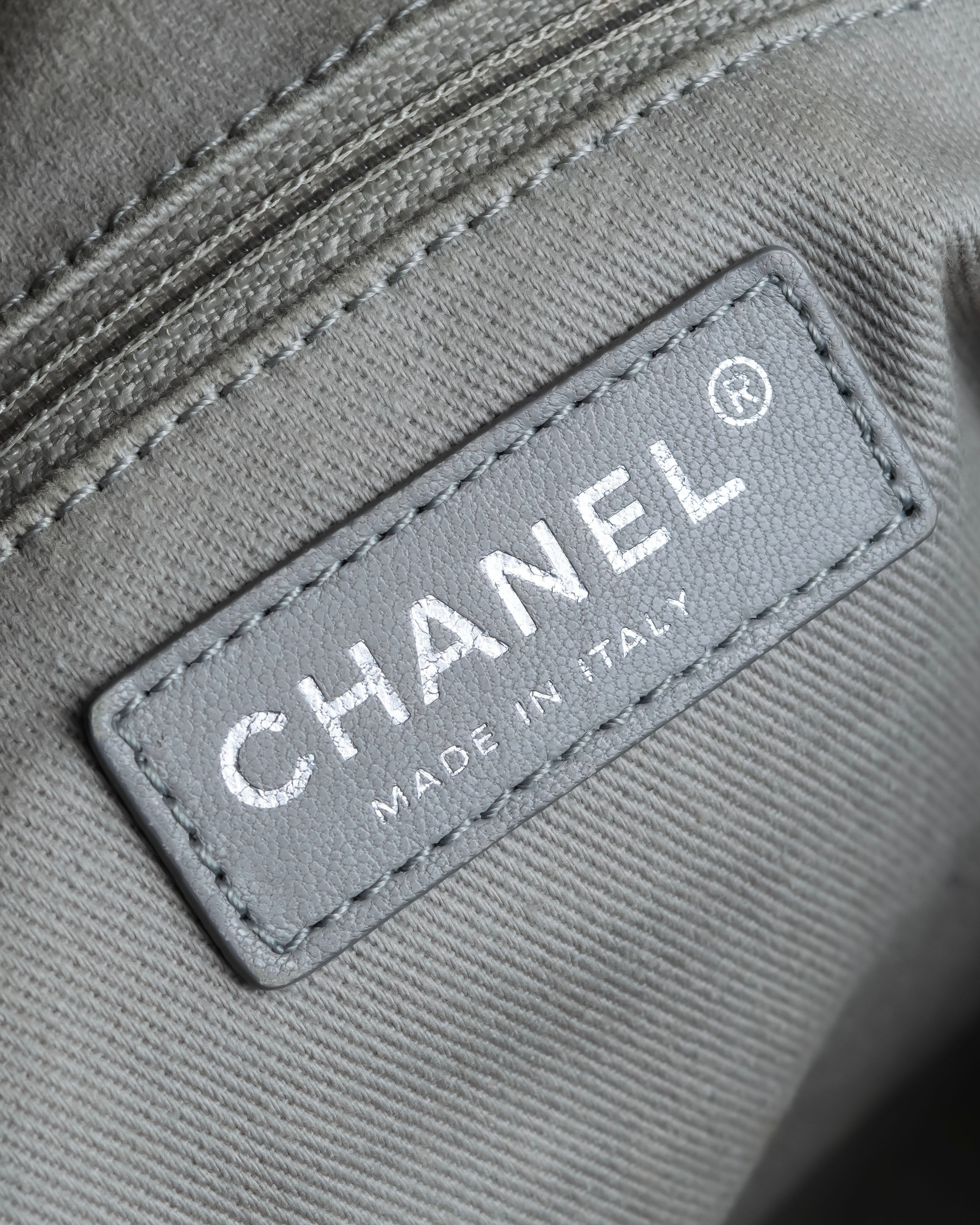 "CHANEL" Karl Lagerfeld design Matelasse chain Black shoulder bag