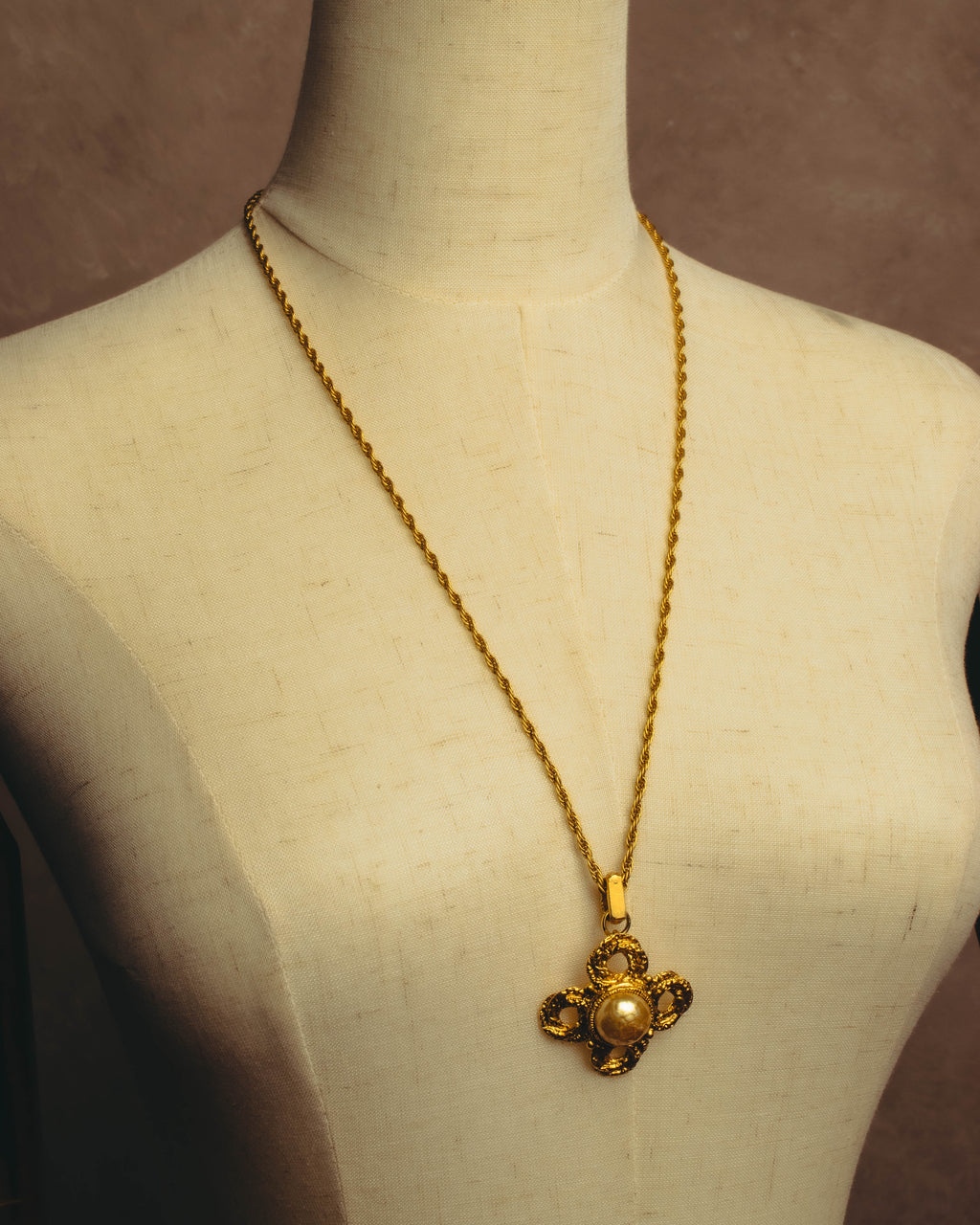 -SPECIAL- "YVES SAINT LAURENT" 80's-90's Baroque pearl textured gold pendant necklace